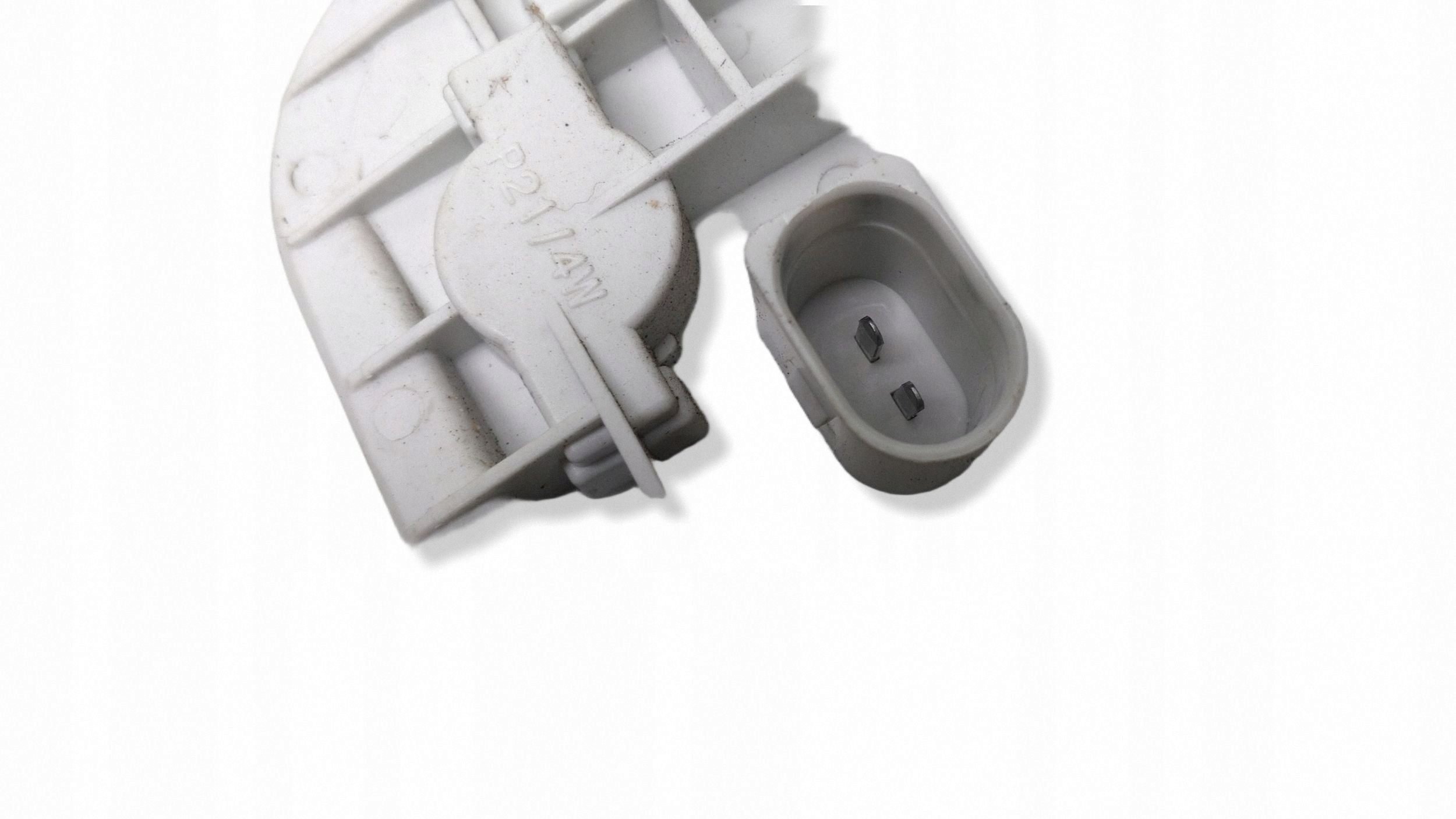 Skoda Rapid Takavalonlisäosa OEM 5JH945257 image 3