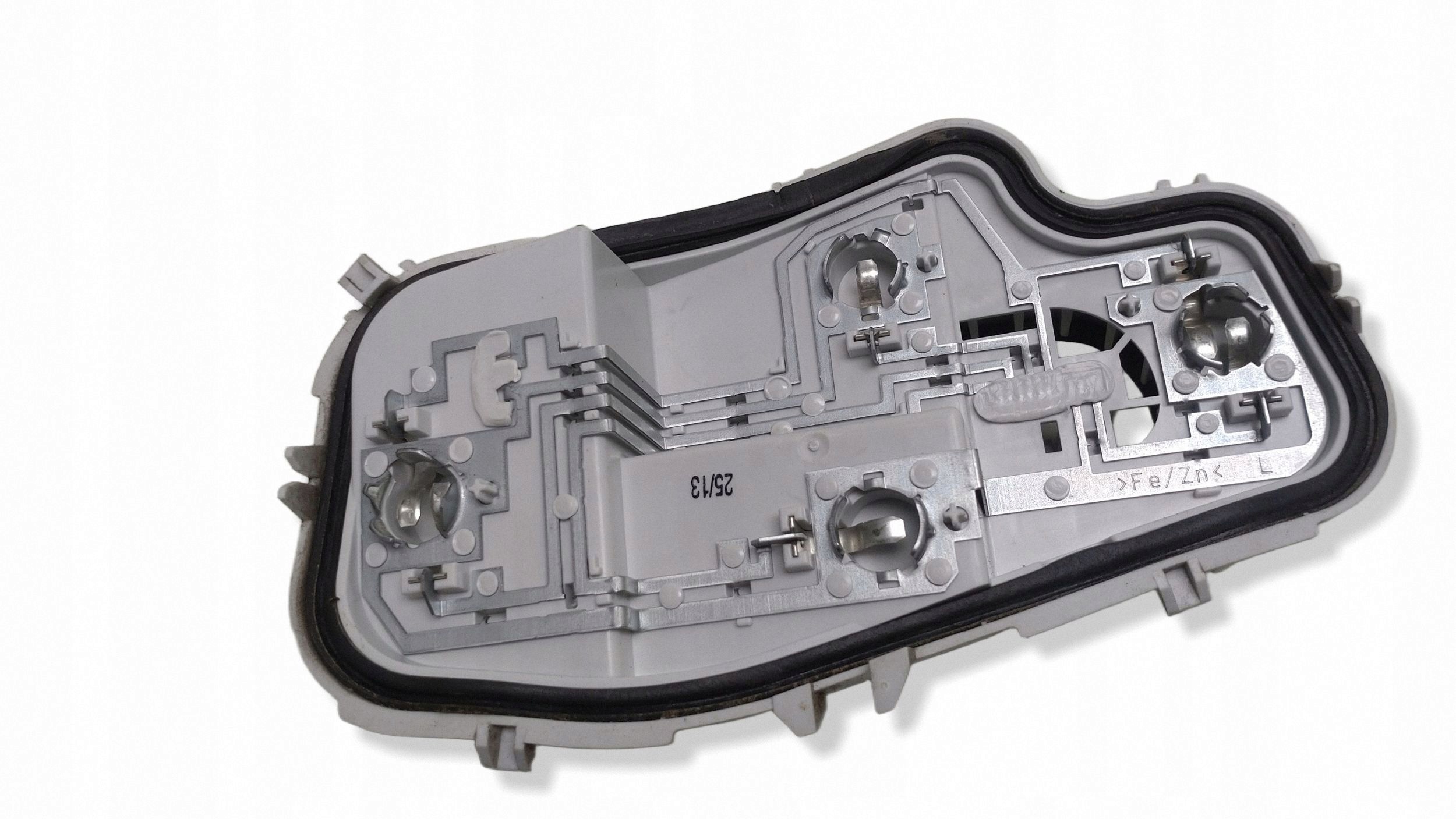 Skoda Rapid Takavalonlisäosa OEM 5JH945257 image 5