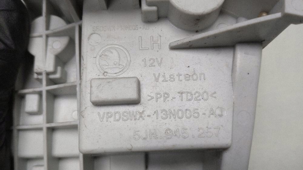 Skoda Rapid Takavalonlisäosa OEM 5JH945257 image 8