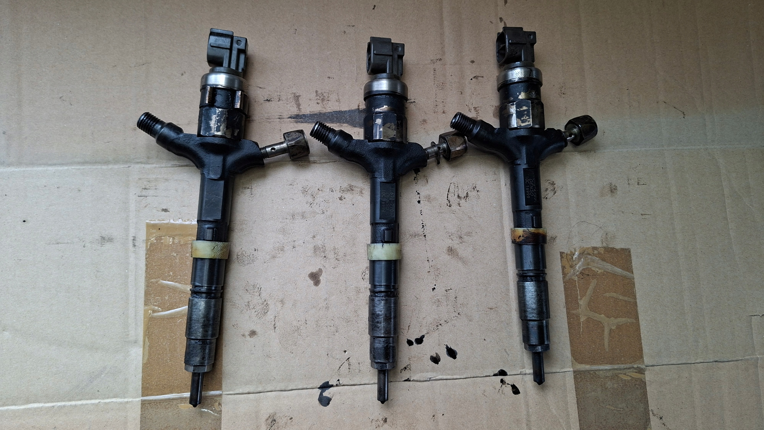Inyector 23670-27030 para Toyota RAV4 2.0 D-4D 03-06 image 2
