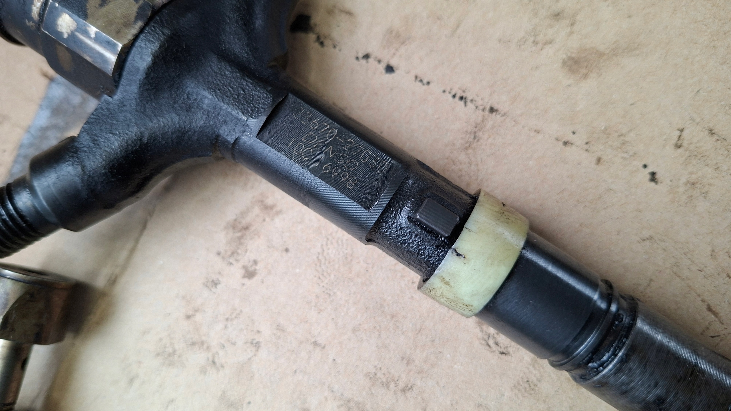 Suutin 23670-27030 Toyota RAV4 2.0 D-4D 03-06