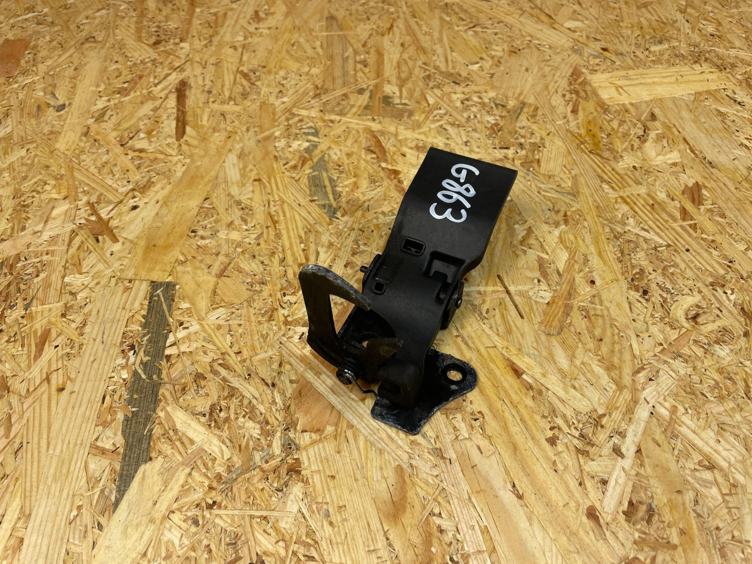 Fecho do Capô Audi A1 8X OEM 8X0823480A - Usado image 3