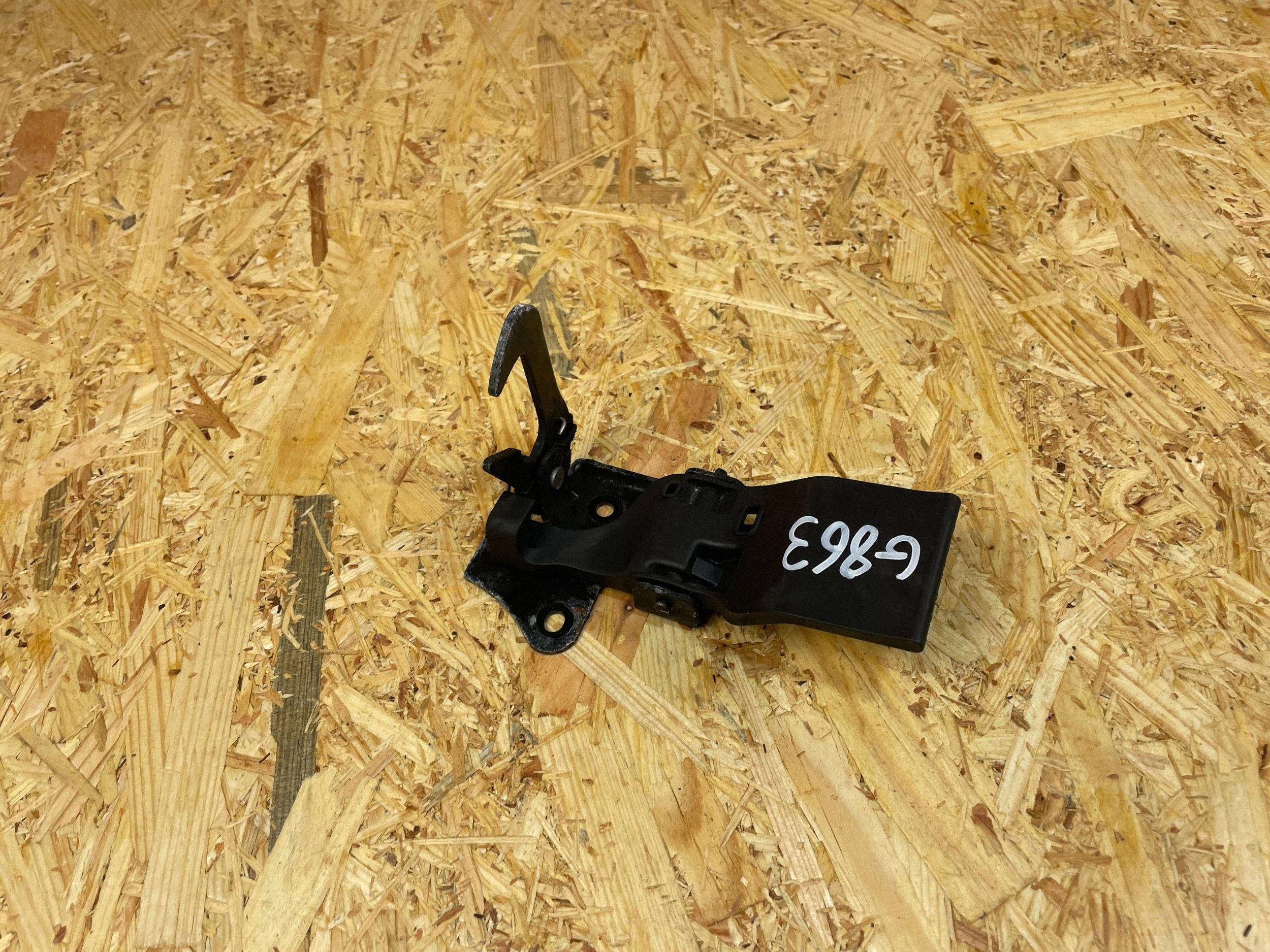 Fecho do Capô Audi A1 8X OEM 8X0823480A - Usado image 4