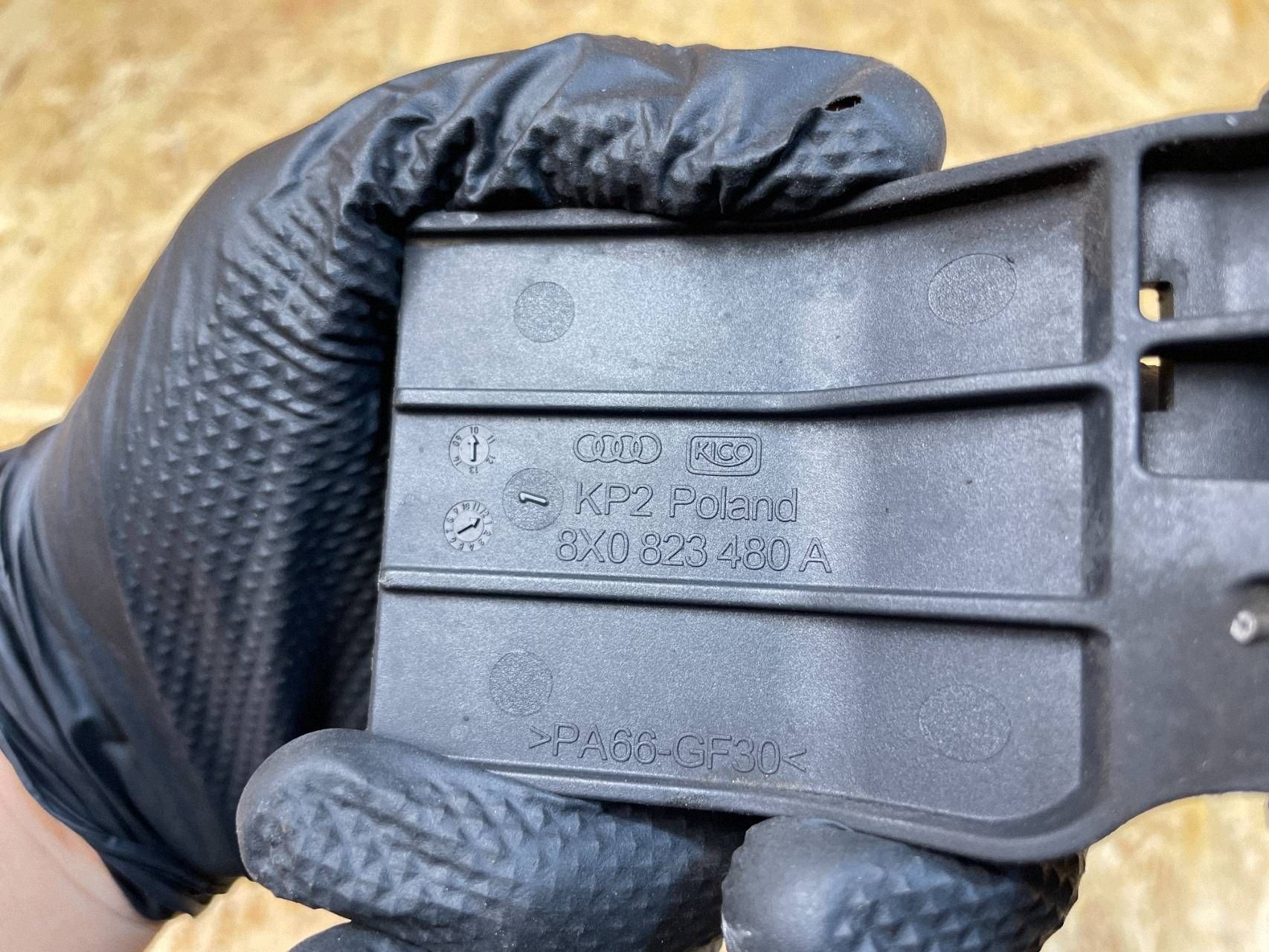 Fecho do Capô Audi A1 8X OEM 8X0823480A - Usado image 9