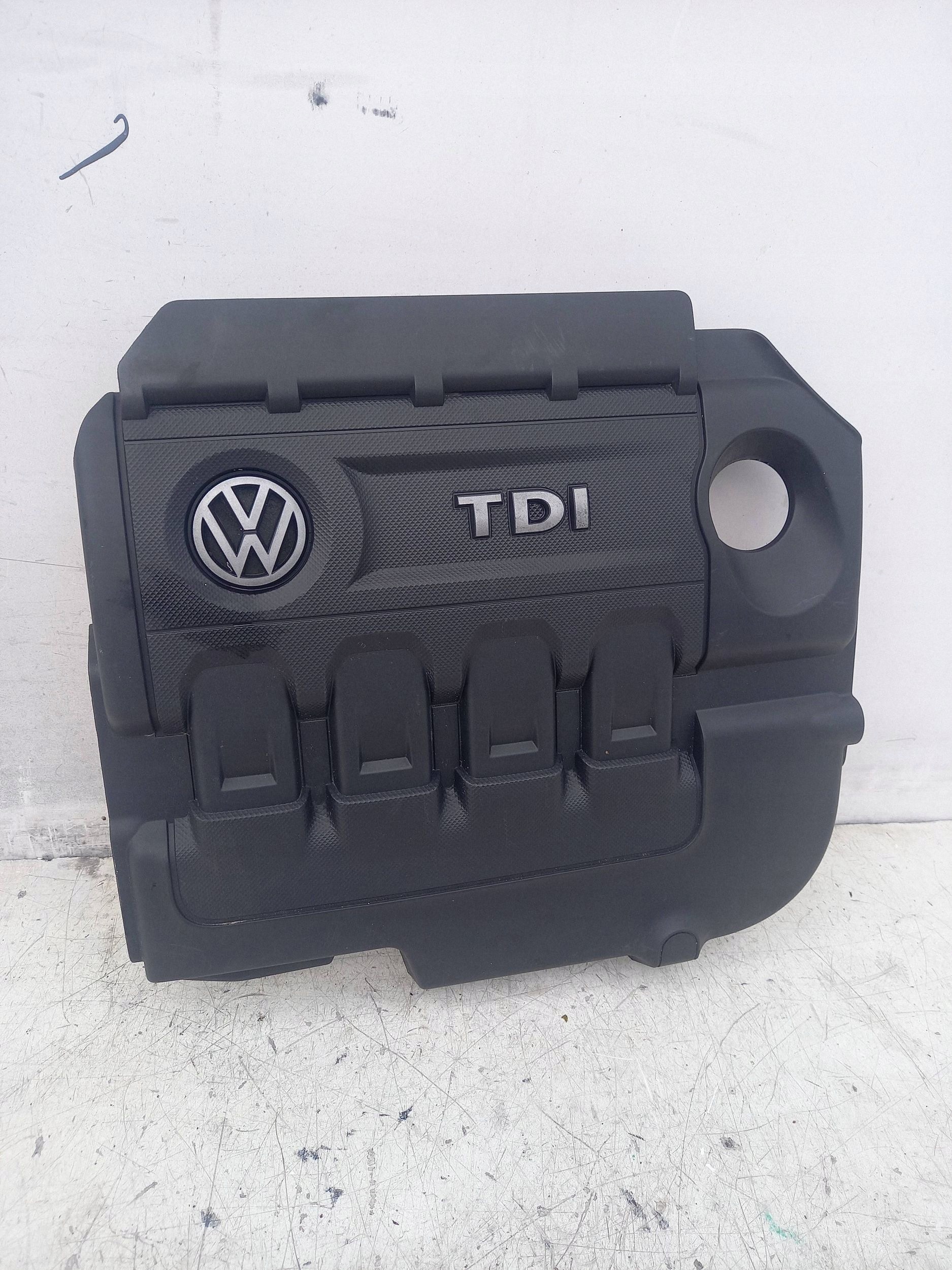 Moottorikansi OEM 04L103925Q VW Passat B8:lle image 3