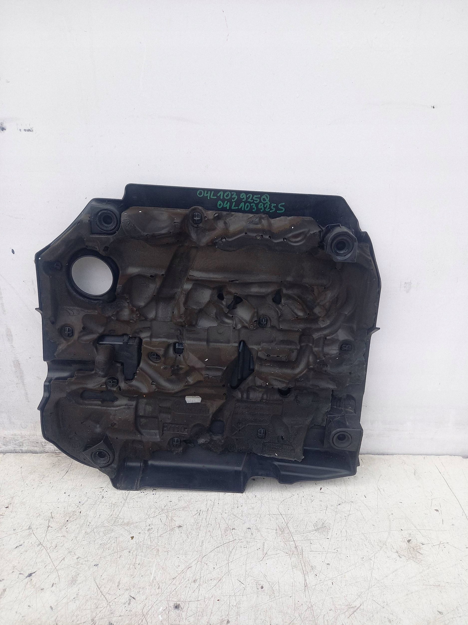 Moottorikansi OEM 04L103925Q VW Passat B8:lle image 4