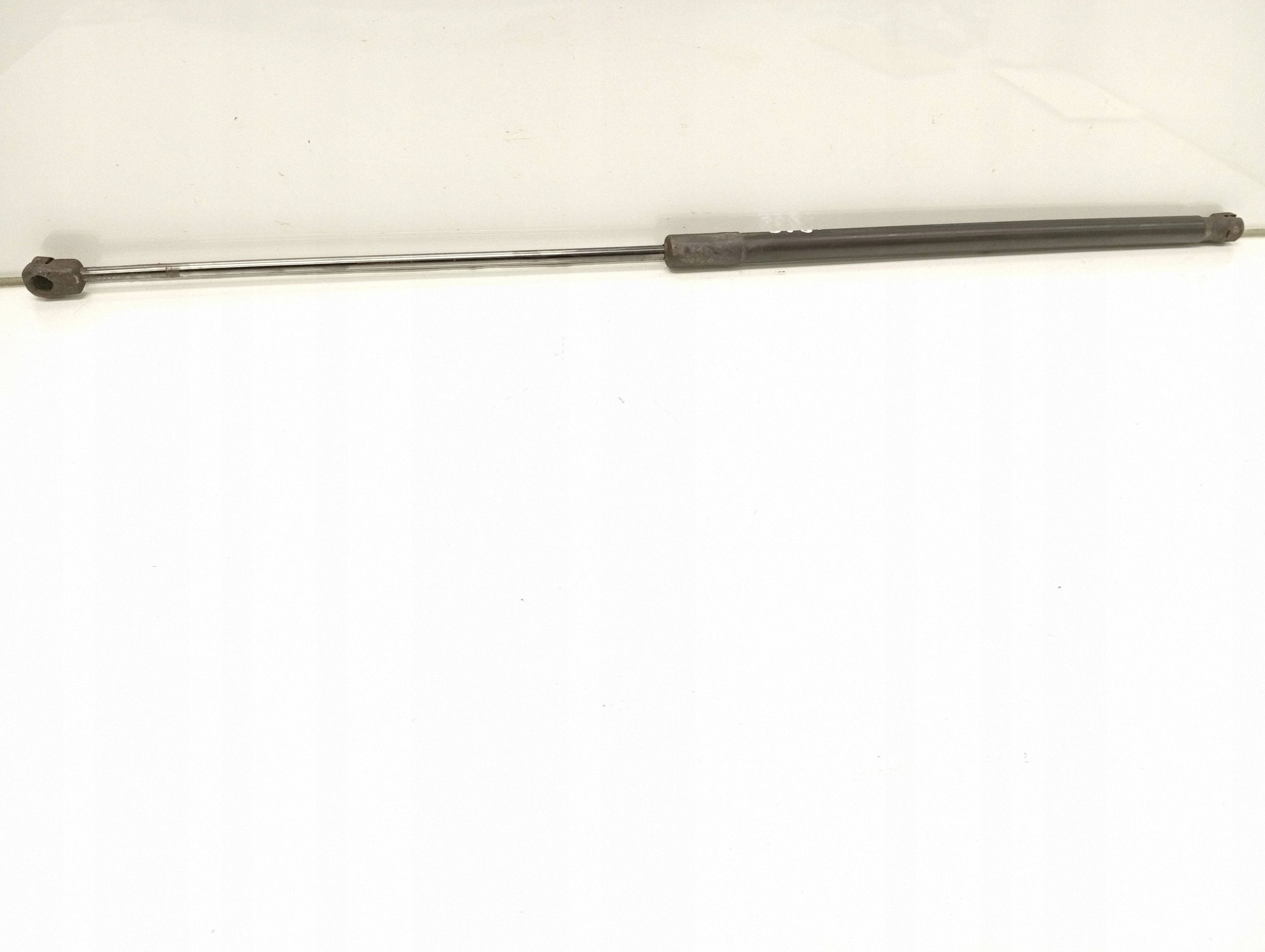 Opel Astra Boot Struts OEM 315005777 - Used image 2