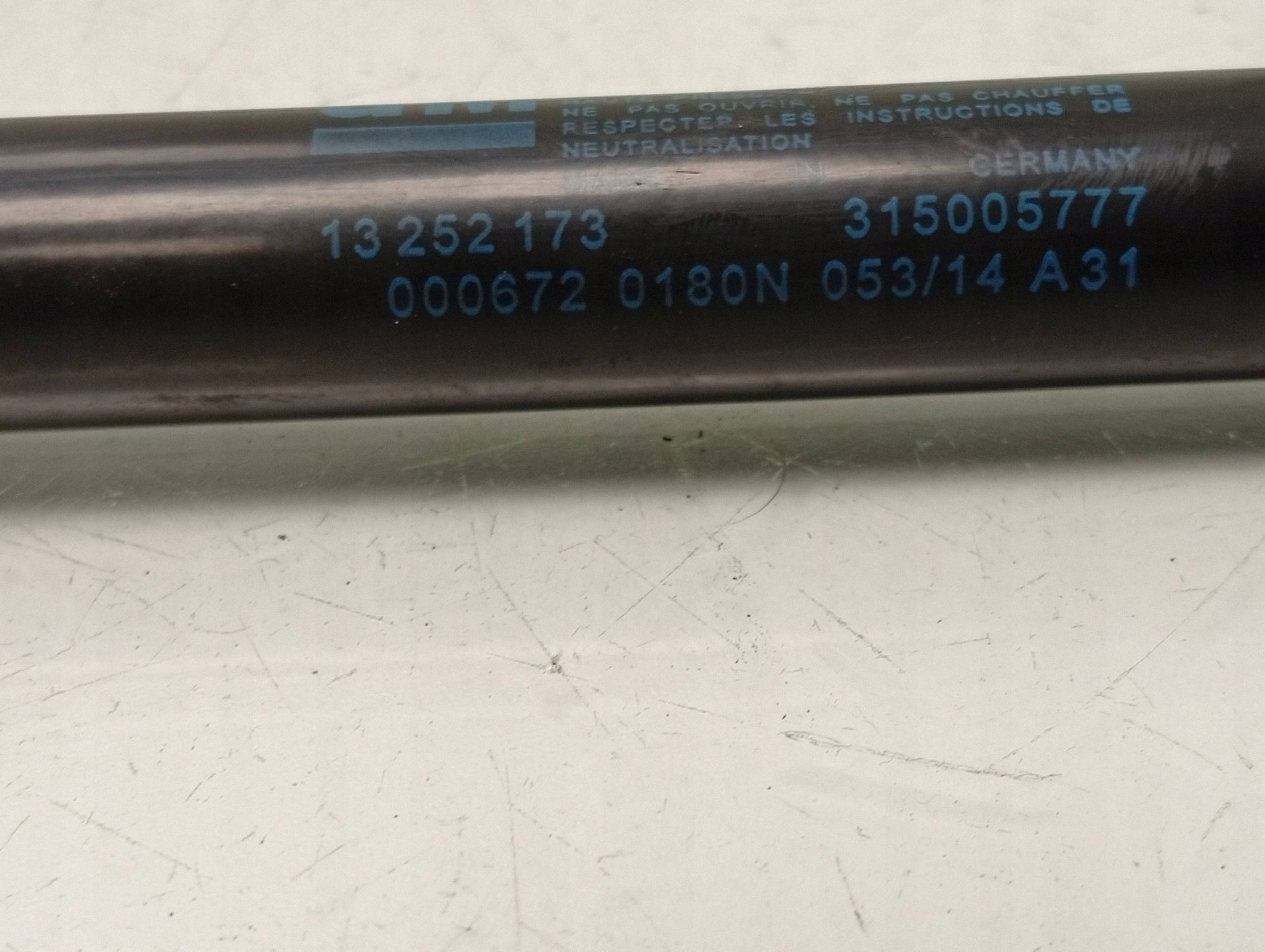 Opel Astra Boot Struts OEM 315005777 - Used image 4