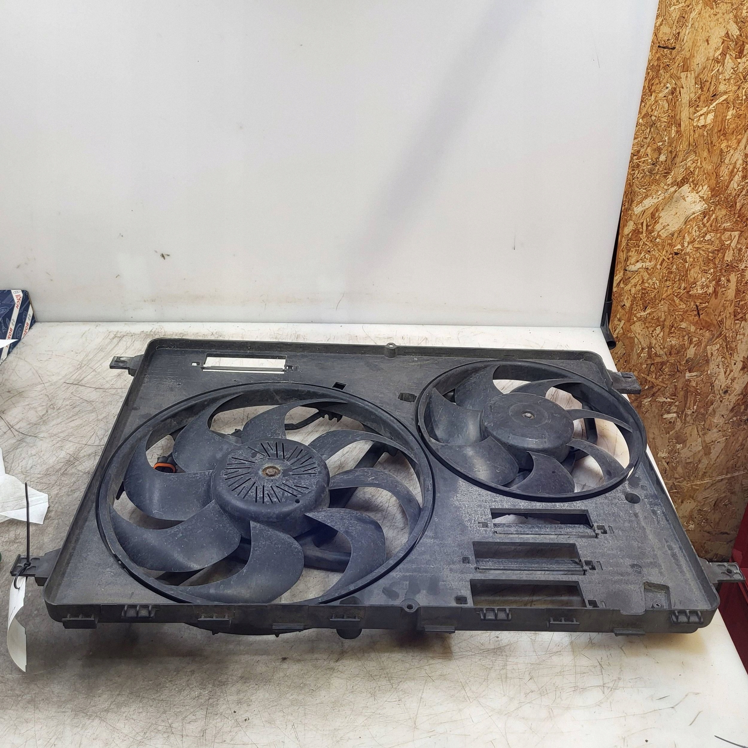 Volvo Kühlerlüfter OEM 8240547 für S60 XC70 V70