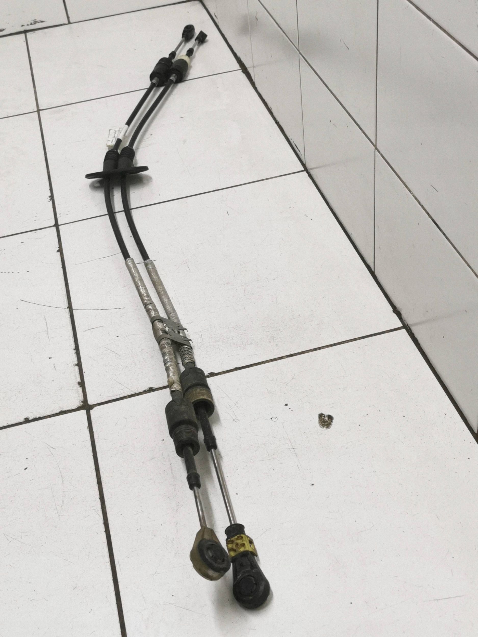 Volvo V40 II Schaltgestänge OEM 31367496 - Gebraucht image 3