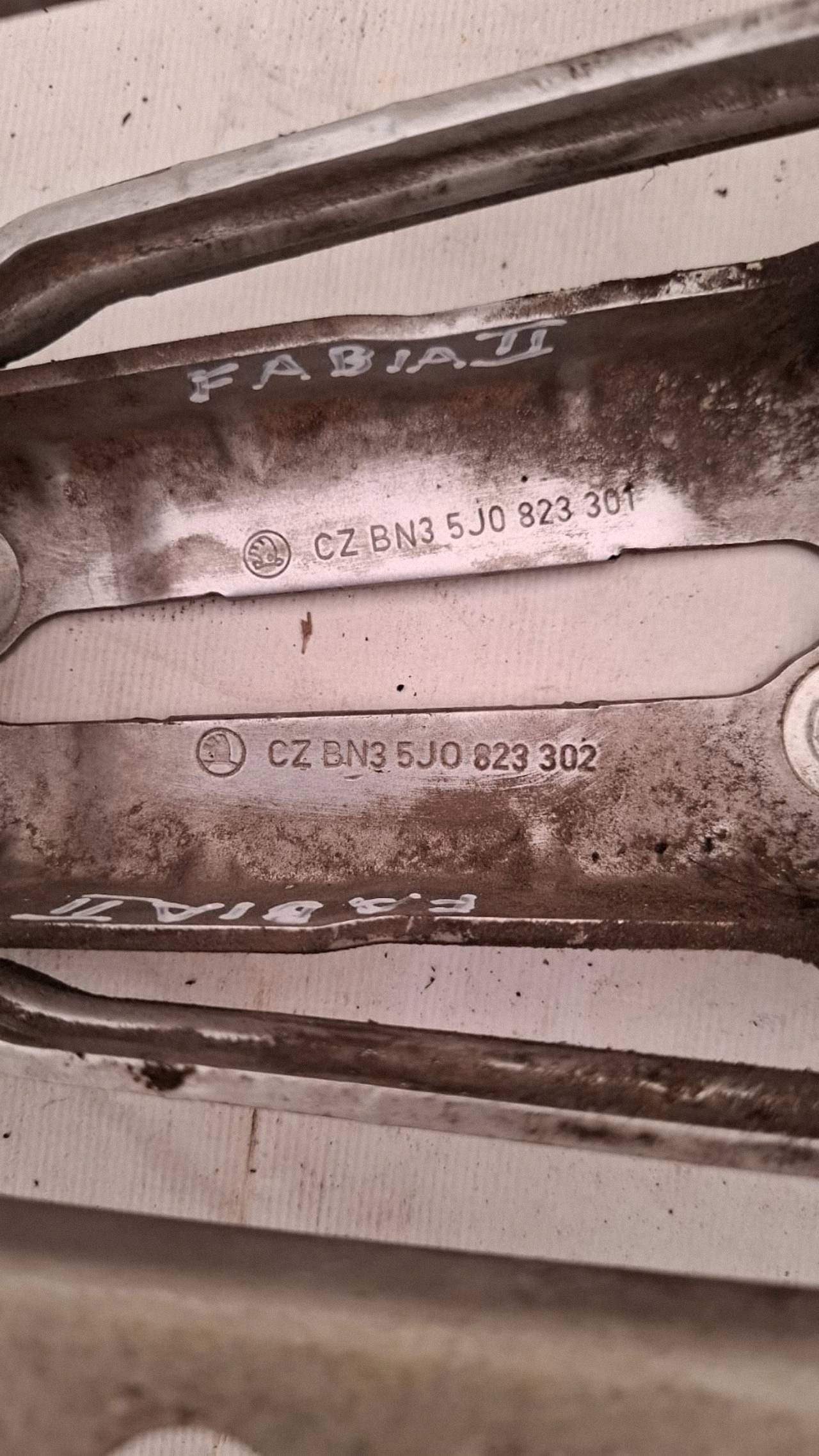 OEM 5J0823301/5J0823302 Bisagra Capó Skoda Fabia II image 3