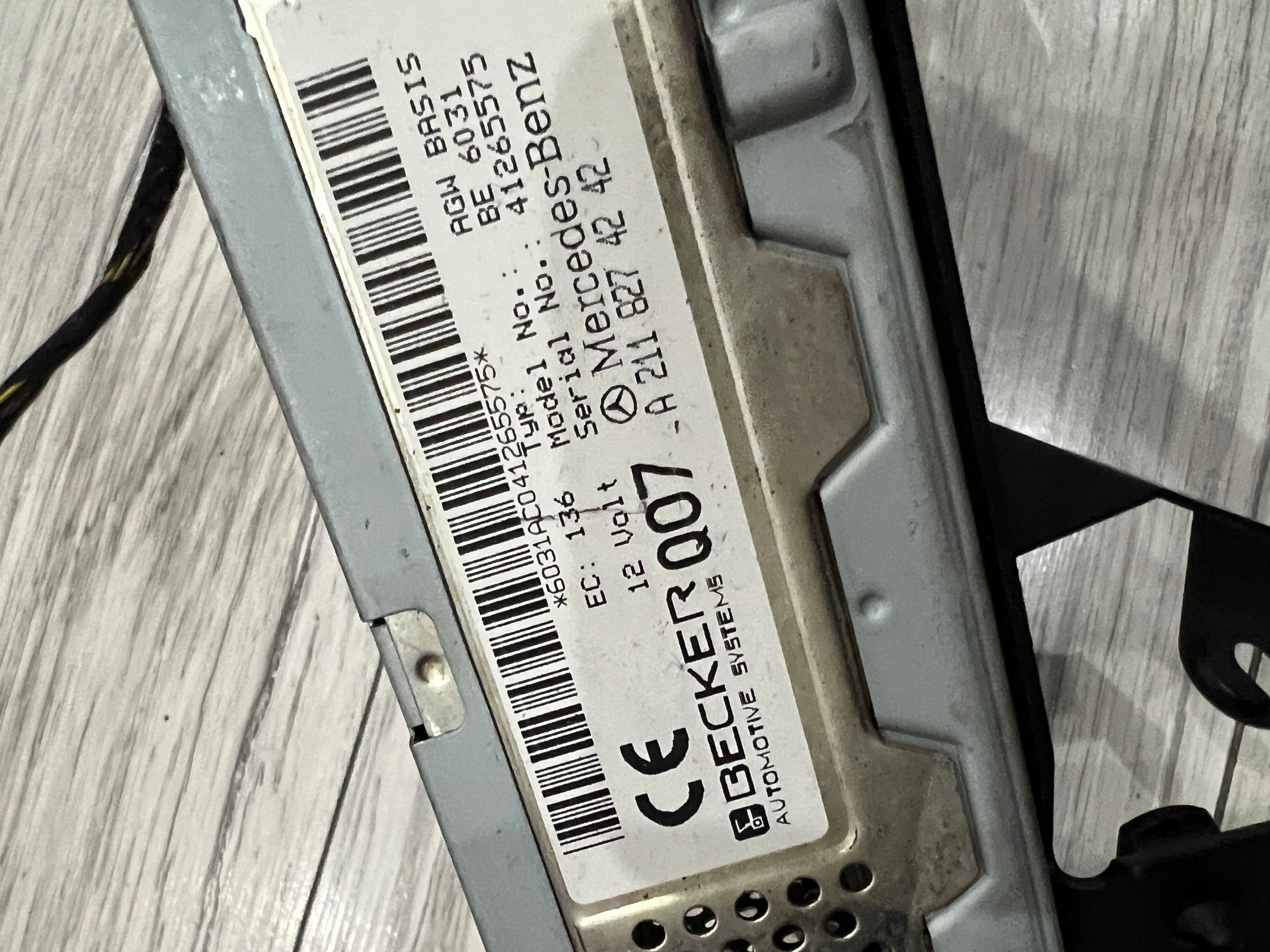 Mercedes W211 Becker Audio-Verstärker OEM A2118274242 image 3