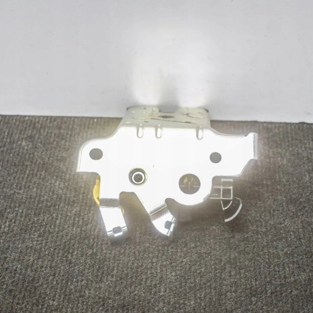 Serrure de hayon OEM 4M0827506D pour Skoda Superb III image 4