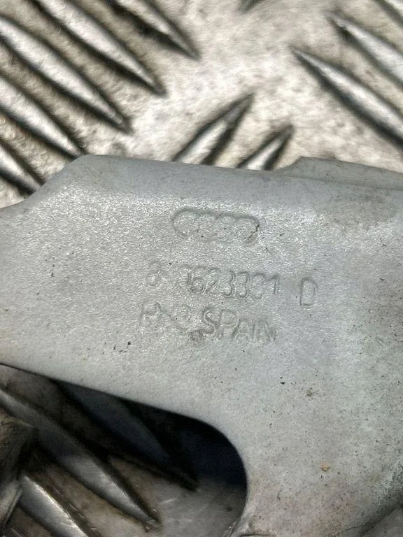 Audi A4 B8 LX5X konnuskarmit OEM 8K0823301D/8K0823302D image 3