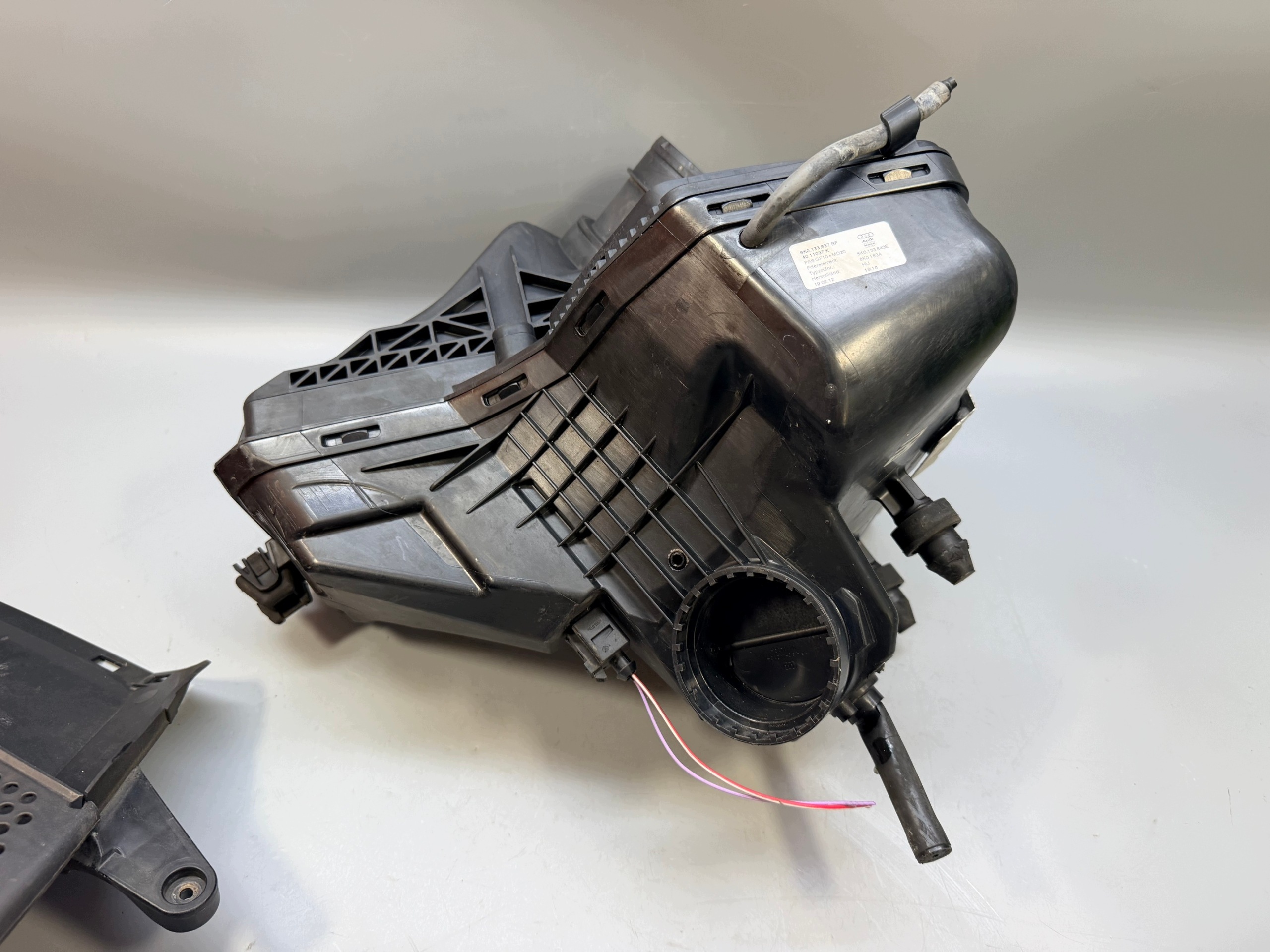 Audi A4 B8 2.0 TDI Luftfilterhus OEM 8K0133837BF image 4