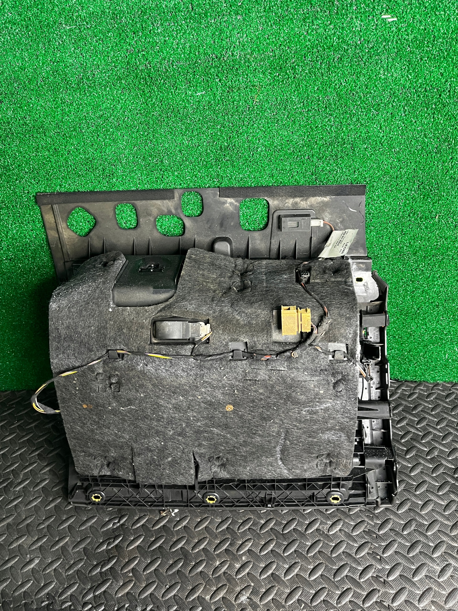 Guardaobjetos pasajero OEM 4G8857035D Audi A6 C7 2011-18 image 4