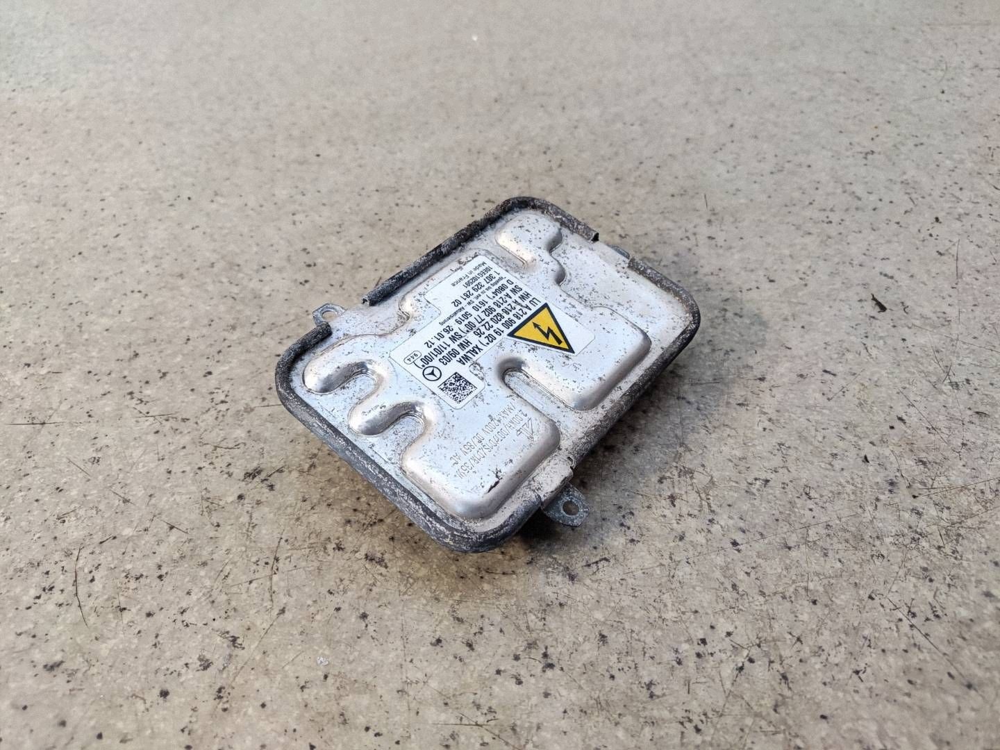 Etupään Valaisinballasti OEM A2189001902 Mercedes CLS W218
