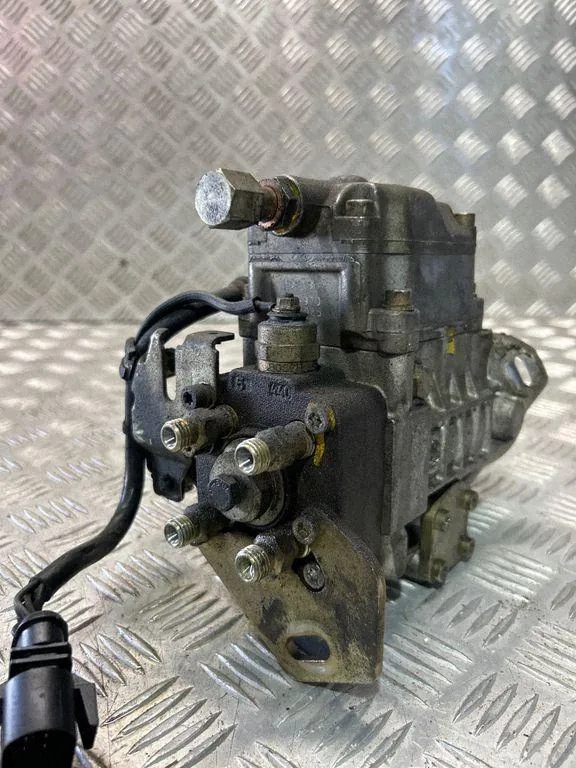 Audi A4 B5 1.9 TDI ruiskutuspumppu OEM 028130115A
