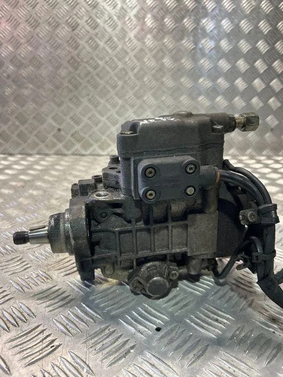 Bomba inyectora Audi A4 B5 1.9 TDI OEM 028130115A image 4