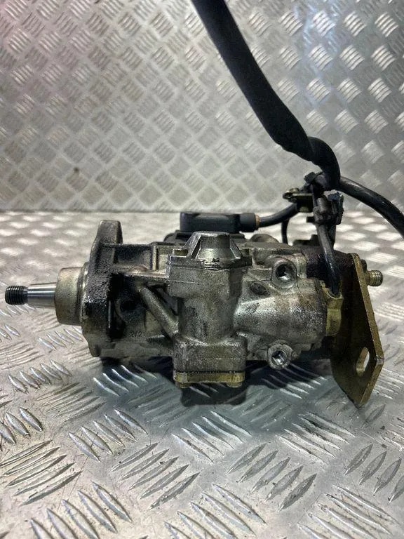 Bomba inyectora Audi A4 B5 1.9 TDI OEM 028130115A image 5