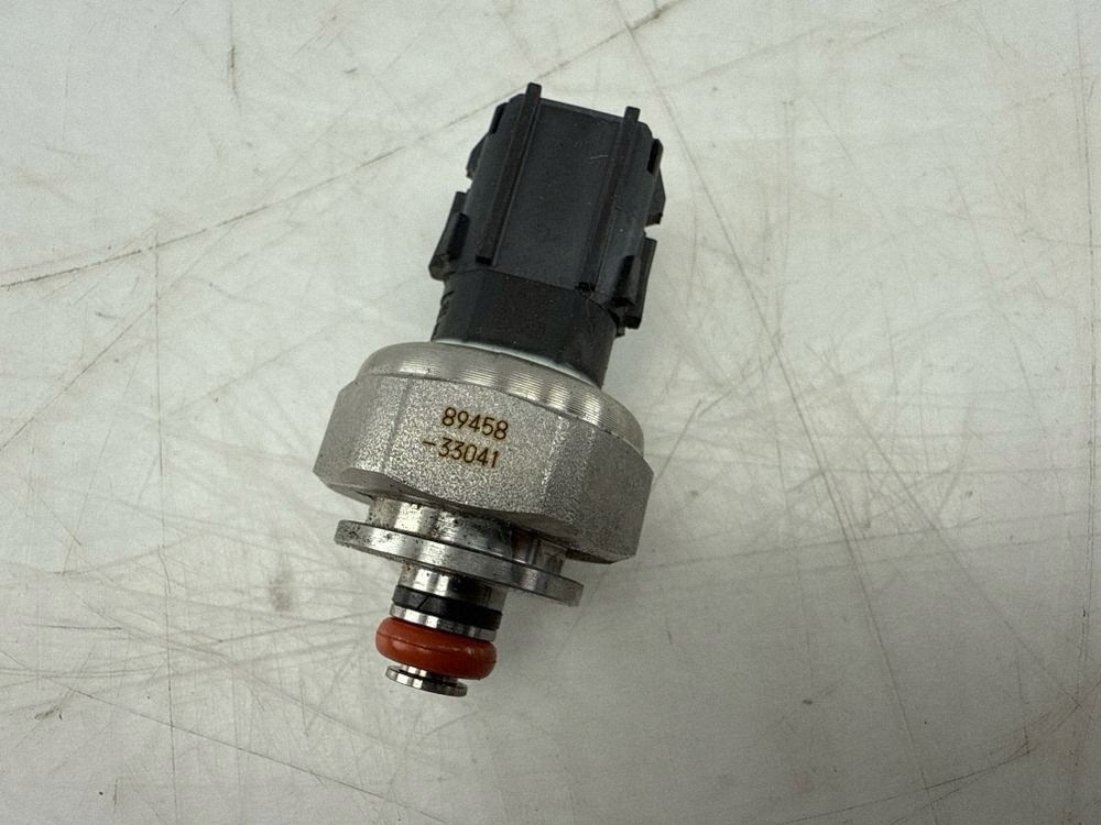 Brandstofrail druksensor OEM 89458-33041 voor Toyota RAV4