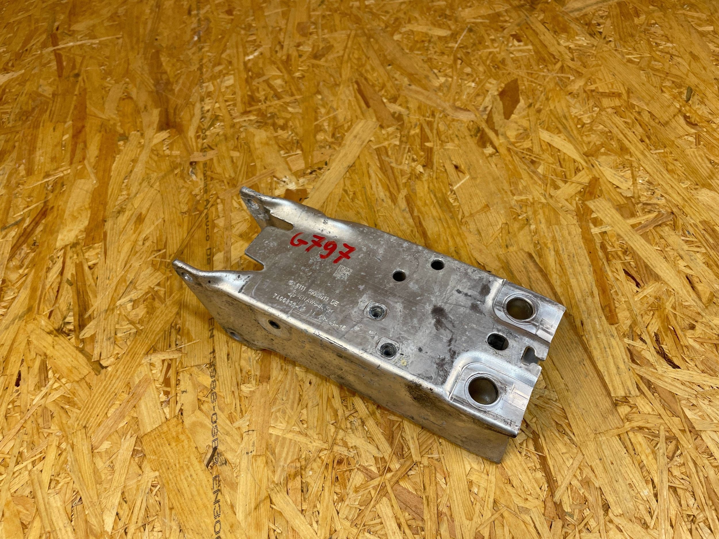 OEM 7406389 MINI Murtovyöhyke Palkki Kiinnitys Vasen