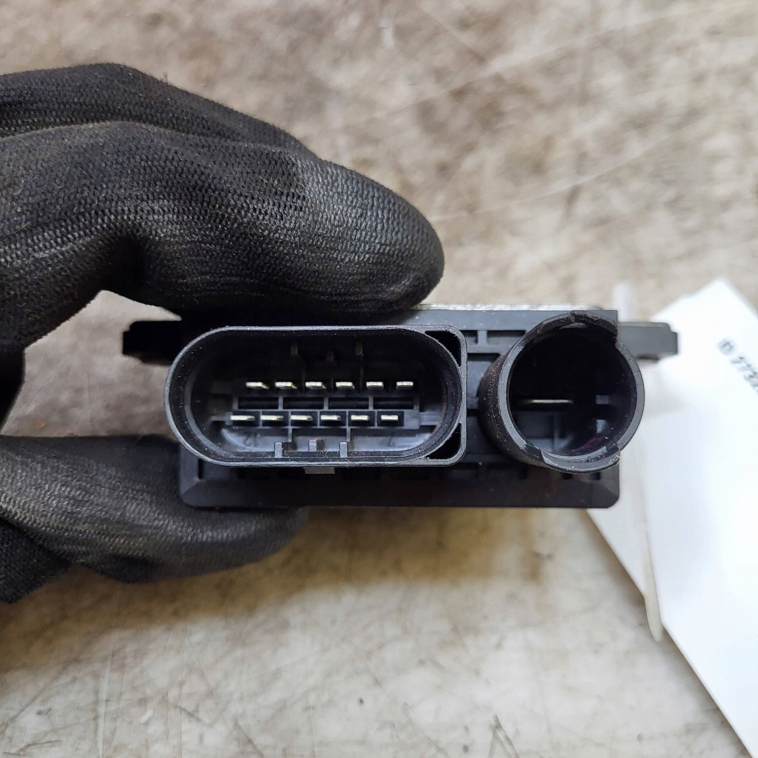 BMW OEM 7798000 hehkutulpparele N47D20B moottorille