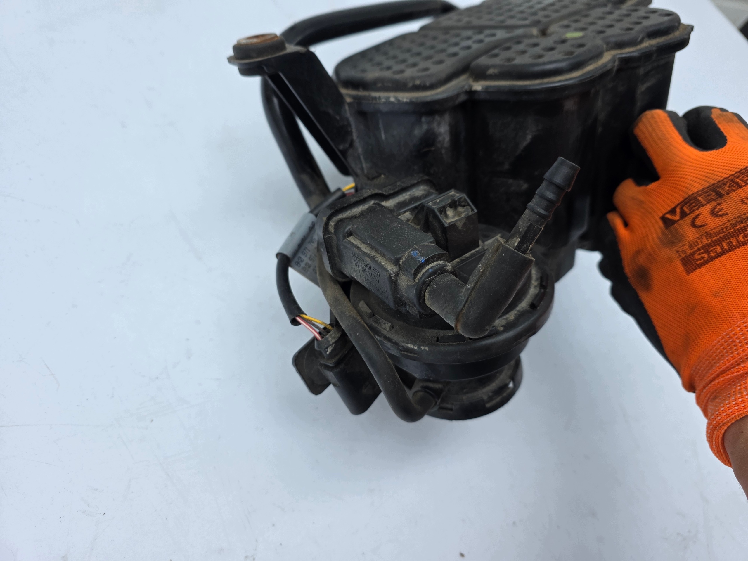 Audi Q5 koolstoffilter OEM 8K0201801C - Gebruikt image 5