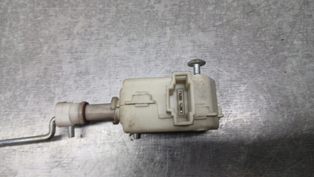 Actionneur trappe carburant VW Passat B5 FL image 3