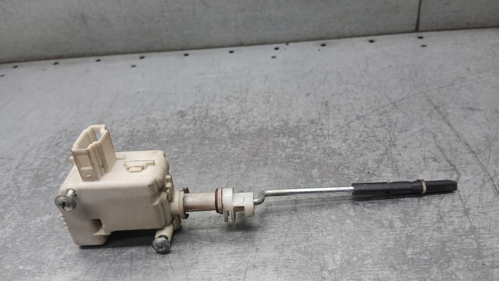 Actionneur trappe carburant VW Passat B5 FL image 4