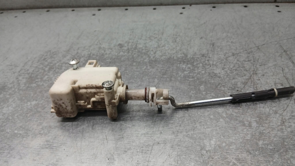 Actionneur trappe carburant VW Passat B5 FL image 5