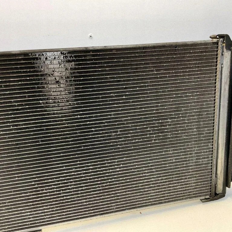 Condenseur AC Mercedes A2045000654 pour Classe E W207 image 3