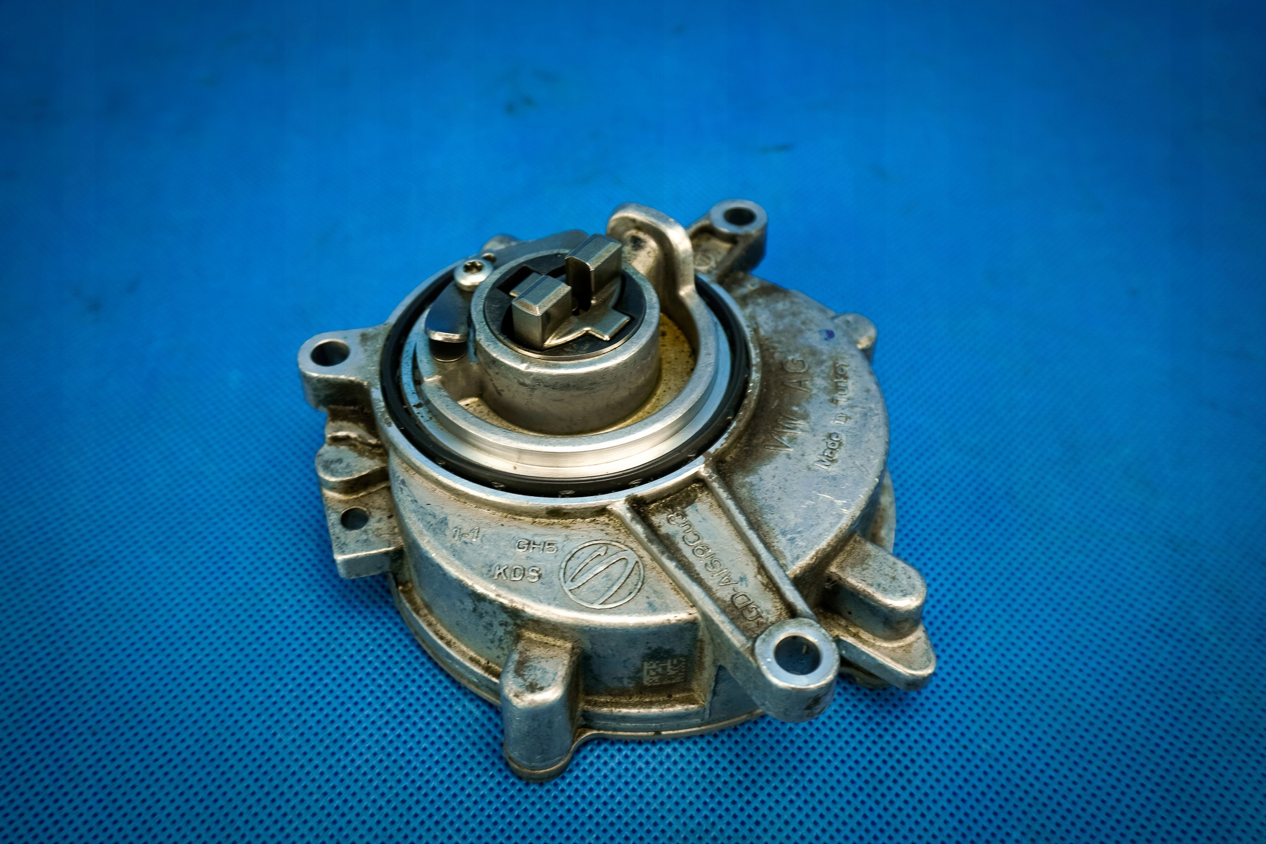 Tyhjiöpumppu OEM 06M145100L Audi Porsche 3.0 TFSI