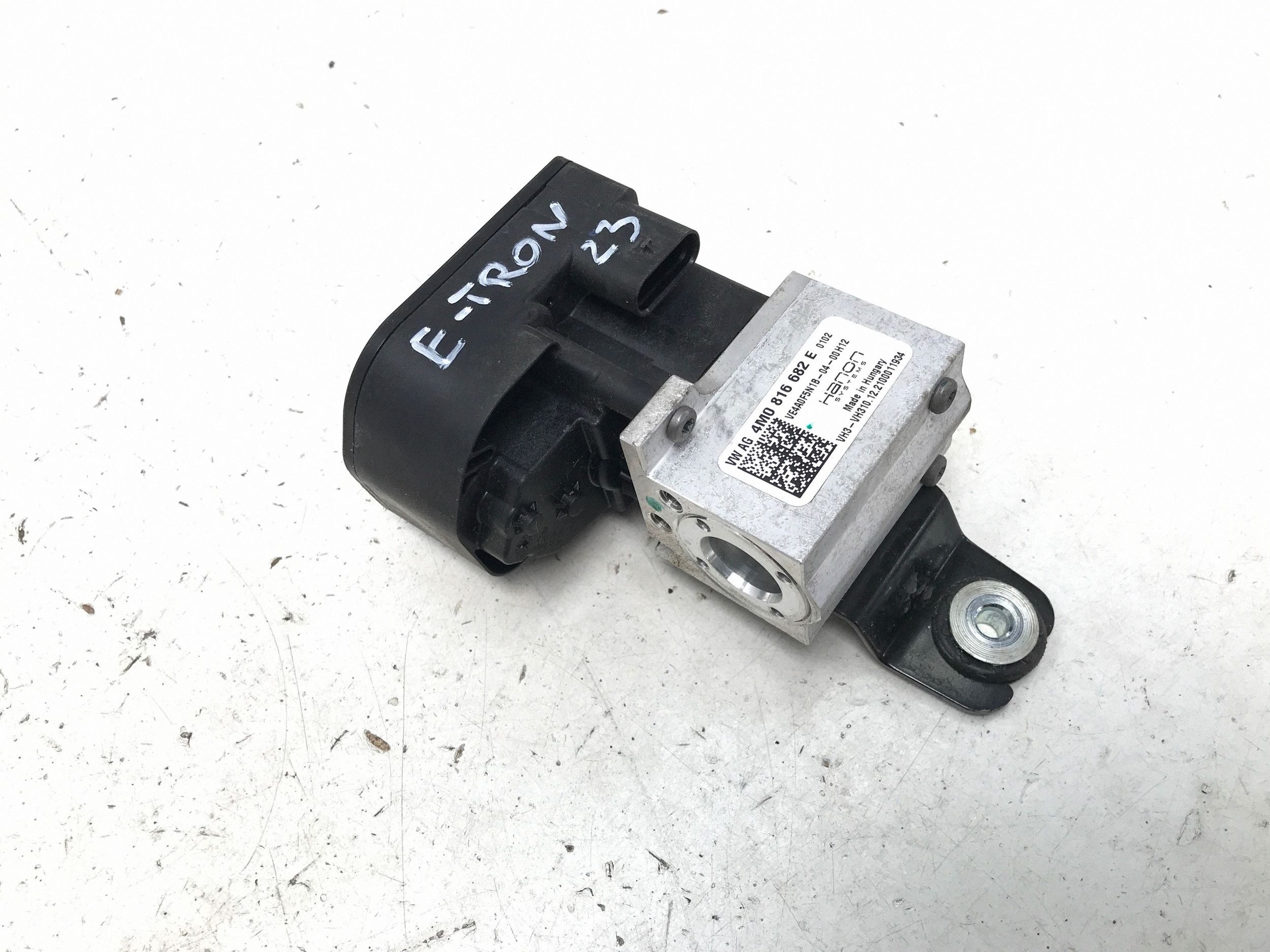 Audi e-tron 2021 A/C-laajennusventtiili OEM 4M0816682E image 2