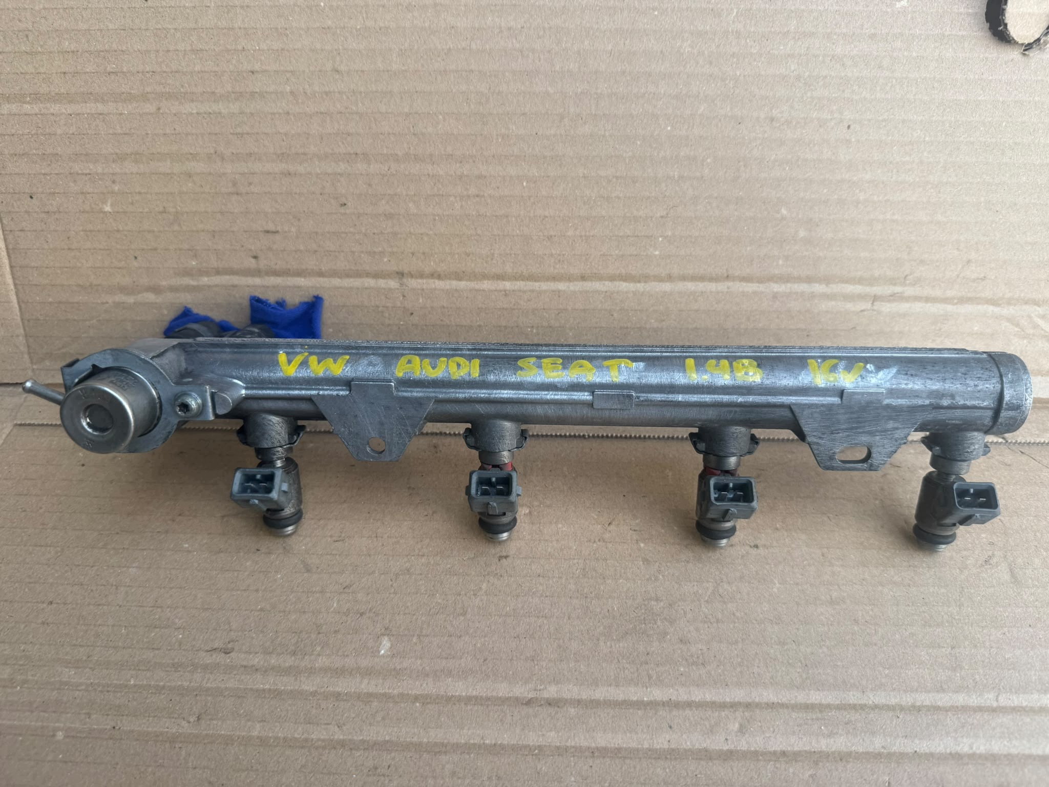 Rampe d'injection VW Golf IV 1.4 16V OEM 036133319 image 2