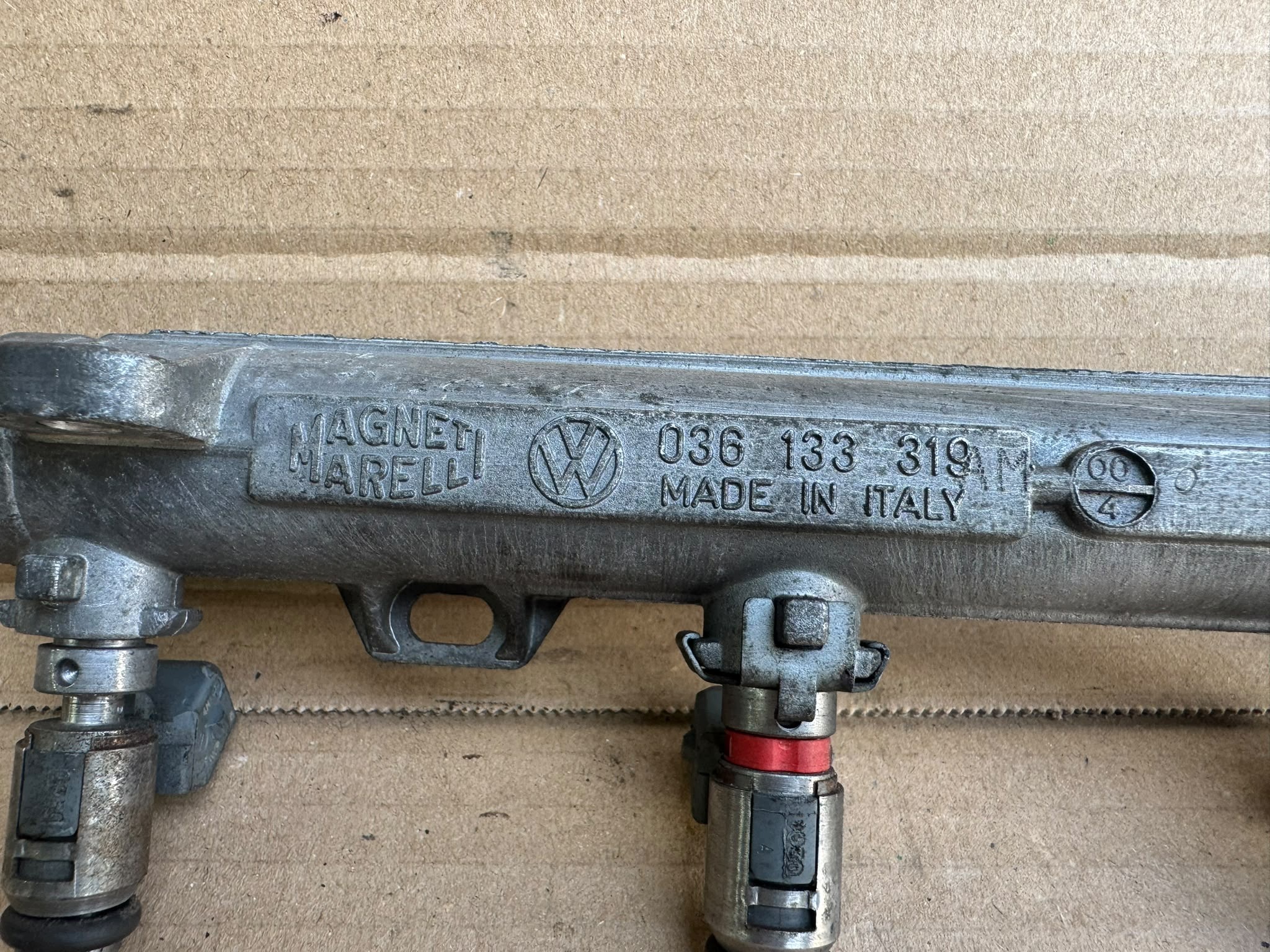 Rampe d'injection VW Golf IV 1.4 16V OEM 036133319 image 4