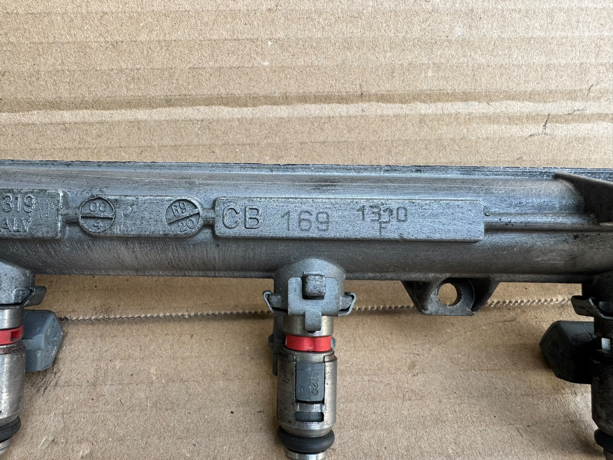 Rampe d'injection VW Golf IV 1.4 16V OEM 036133319 image 5