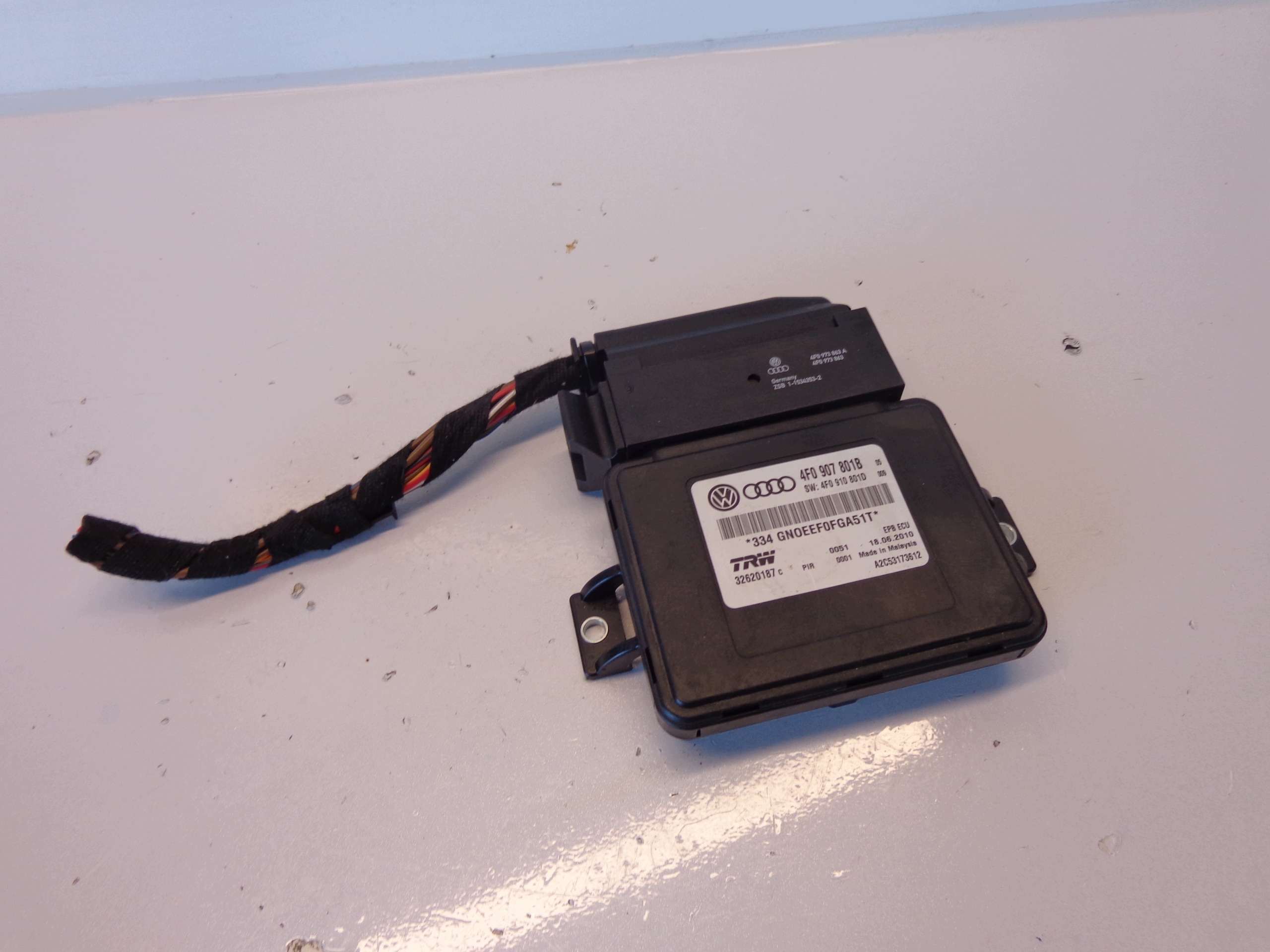 Module Commande Frein à Main Audi A6 C6 OEM 4F0907801B image 2