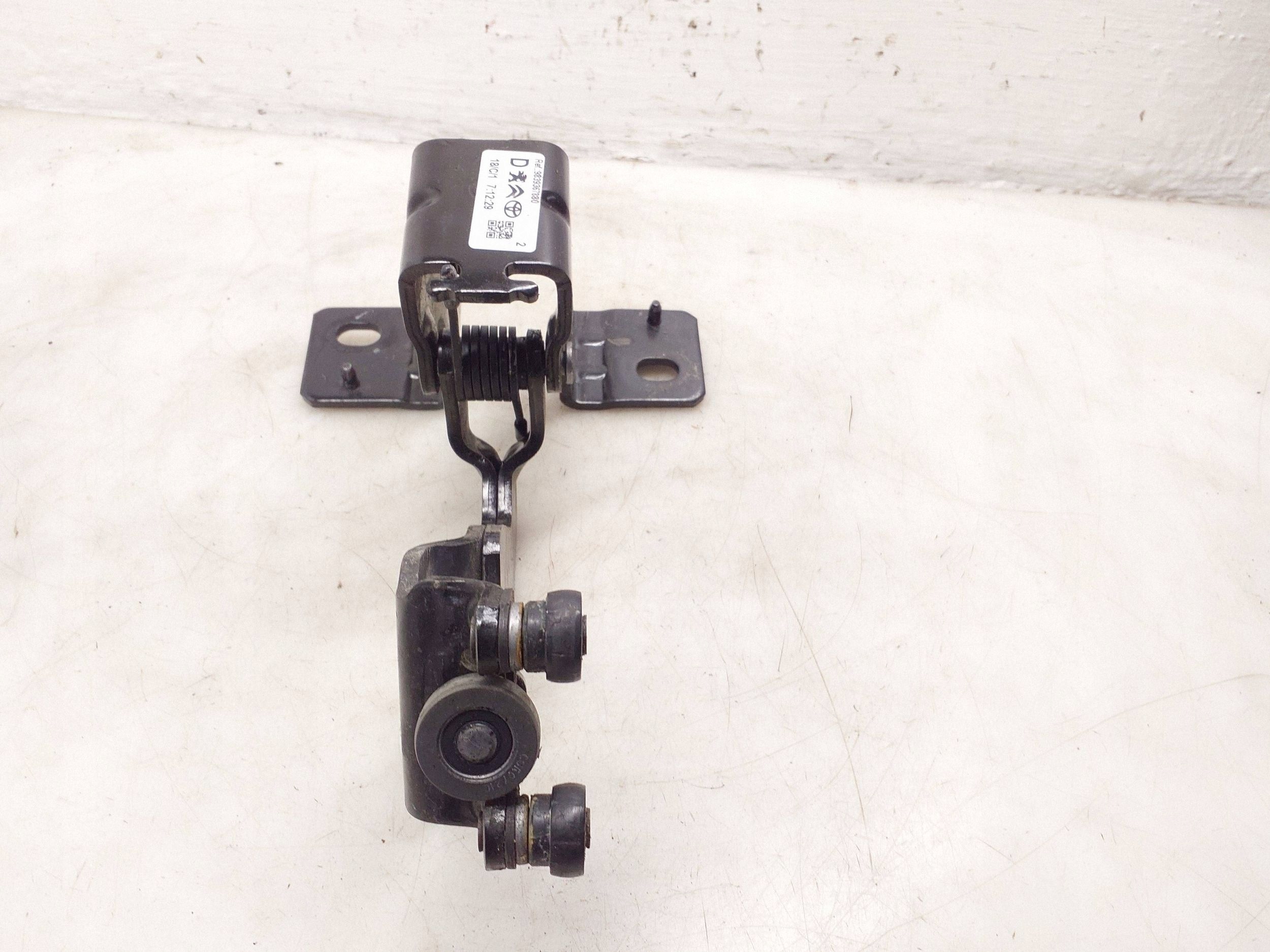 Liukuoven Rulla Oikea OEM 9839367880 Citroen OE