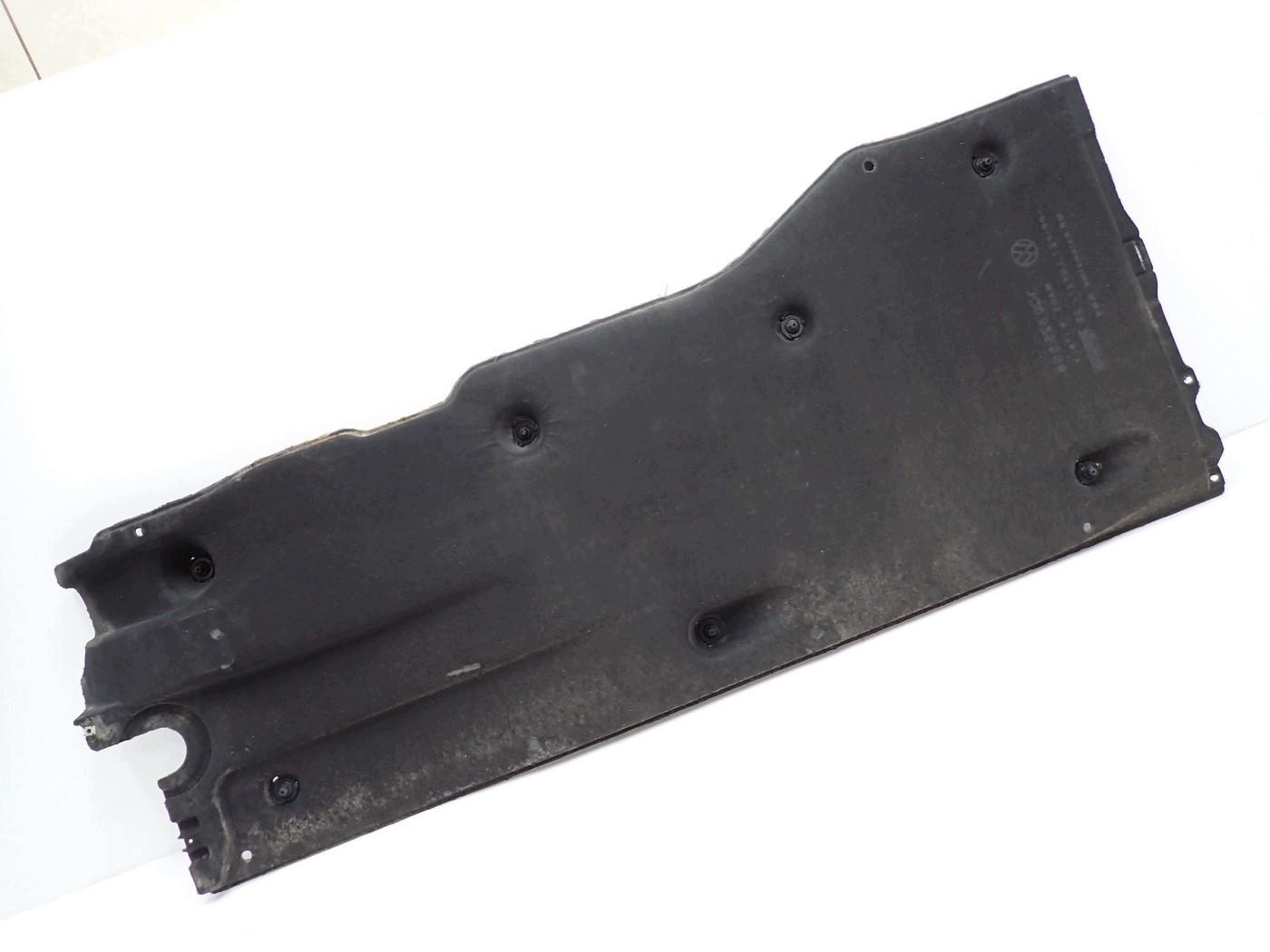 OEM 3Q0825506 Oikea Alustasuojus VW Passat B8:lle