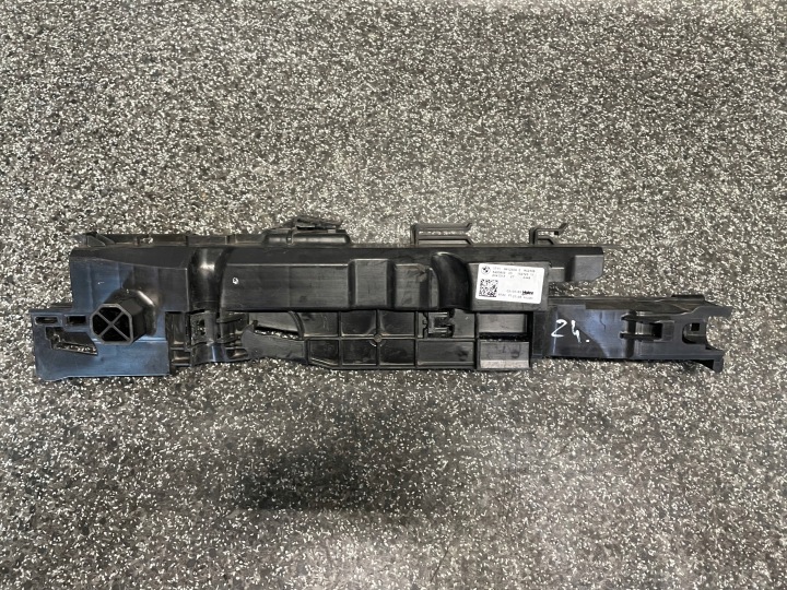 Jäähdyttimen kiinnike vasen BMW 3 G20 G21 Z4 G29