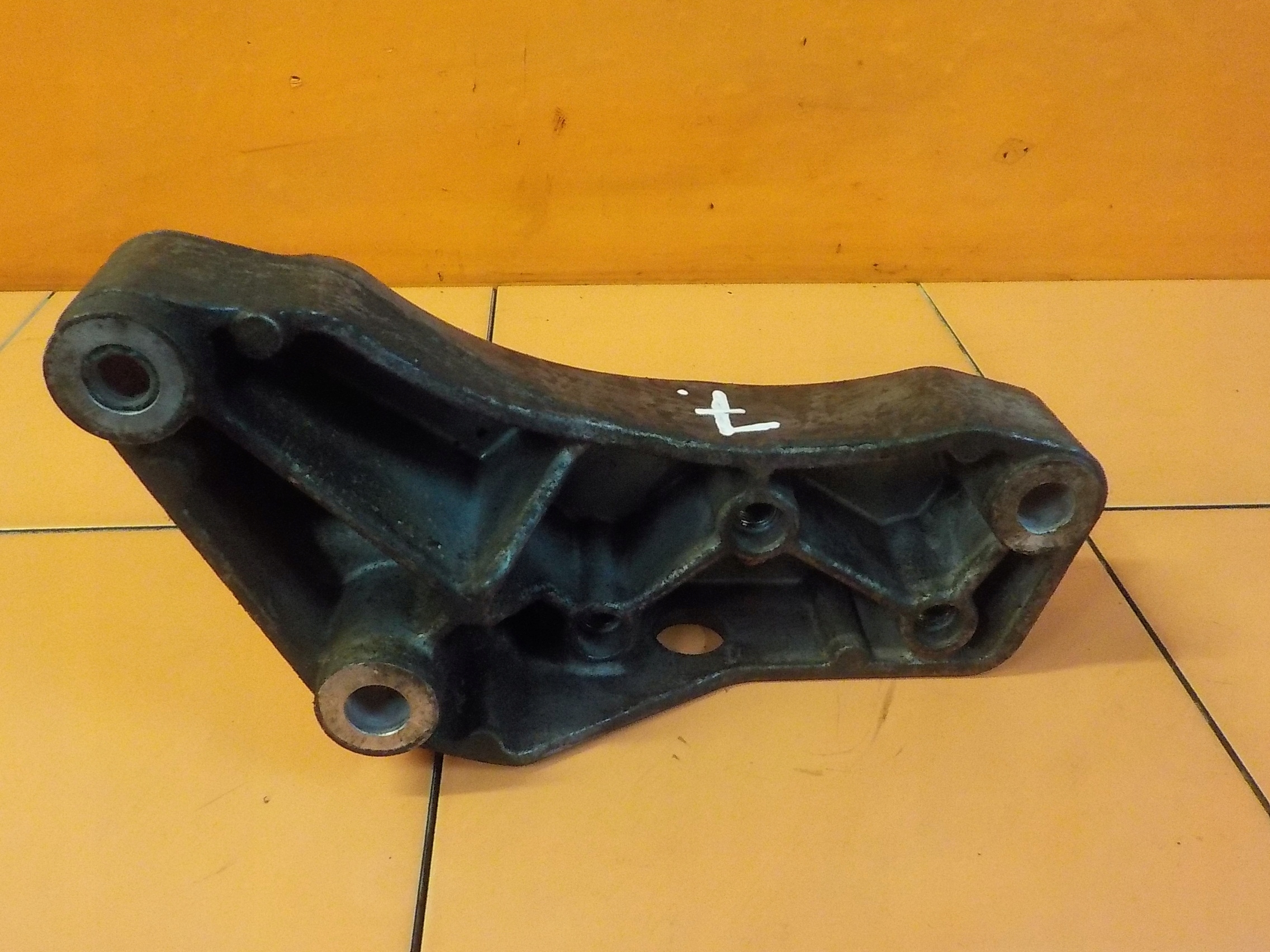 Support de boîte OEM 1K0199117 pour Skoda Octavia II 2.0L image 3