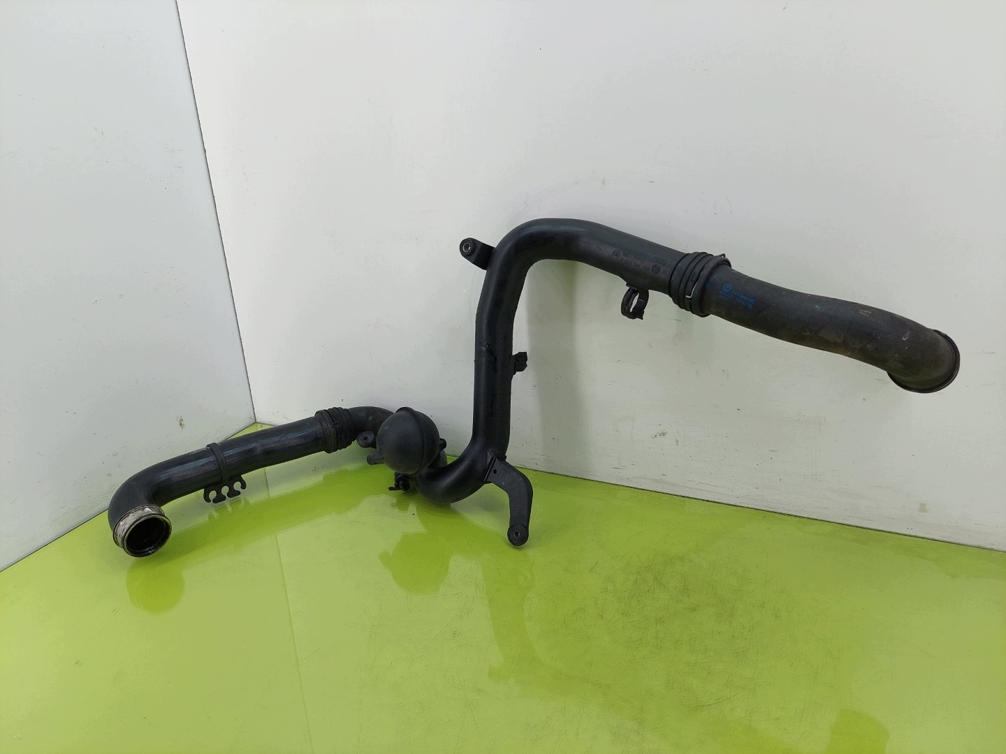 Intercoolerrör OEM 1K0145762AT för VW Passat B7 image 2