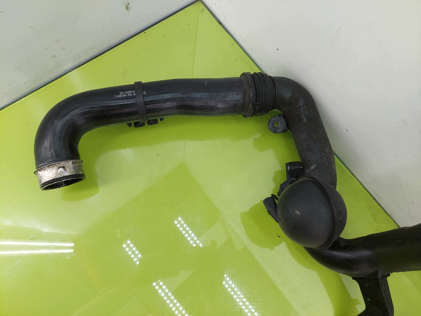 Intercoolerrör OEM 1K0145762AT för VW Passat B7 image 3