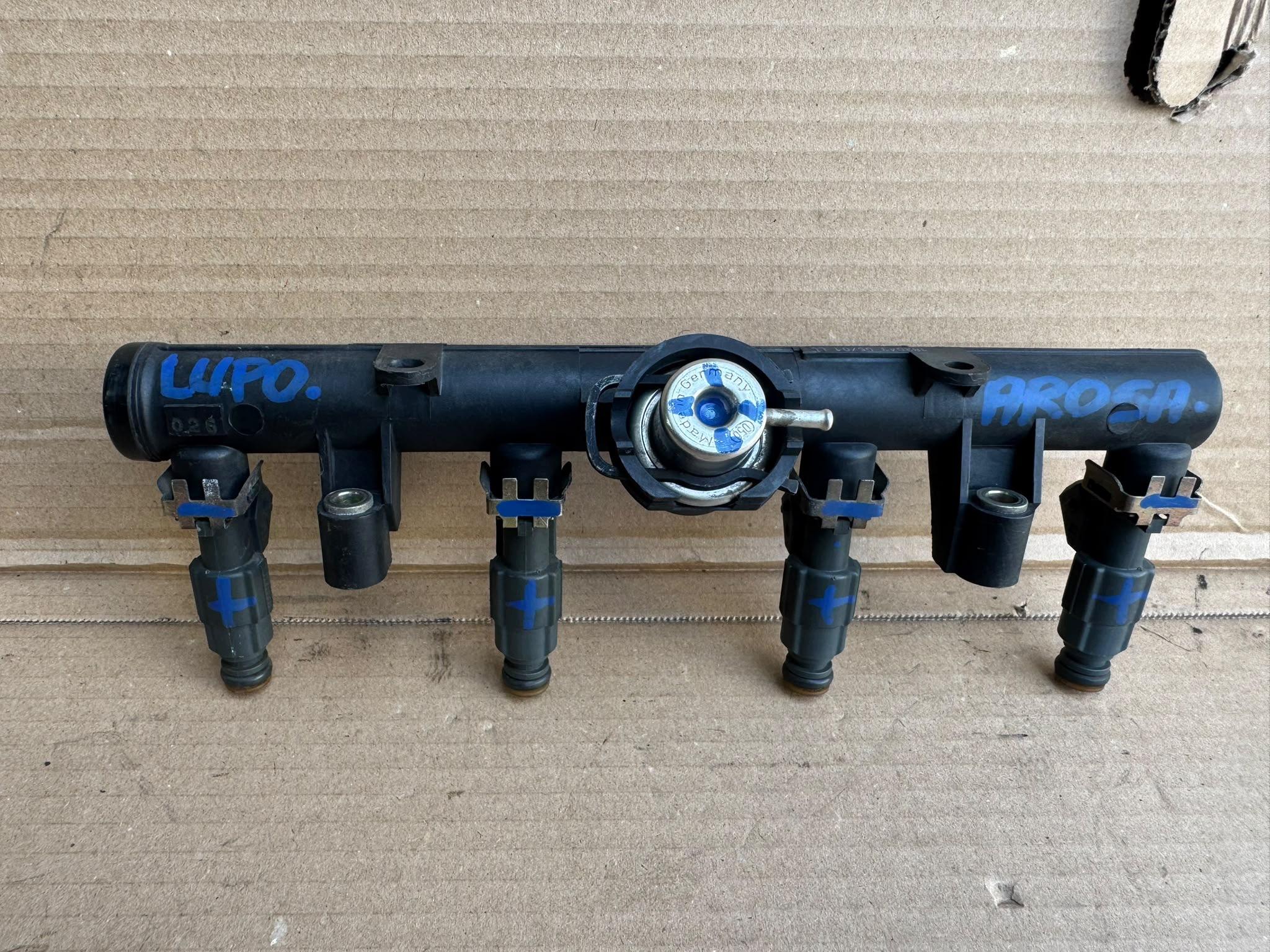 OEM 030133319AA Rail de inyección para Seat Ibiza III 1.4 image 2