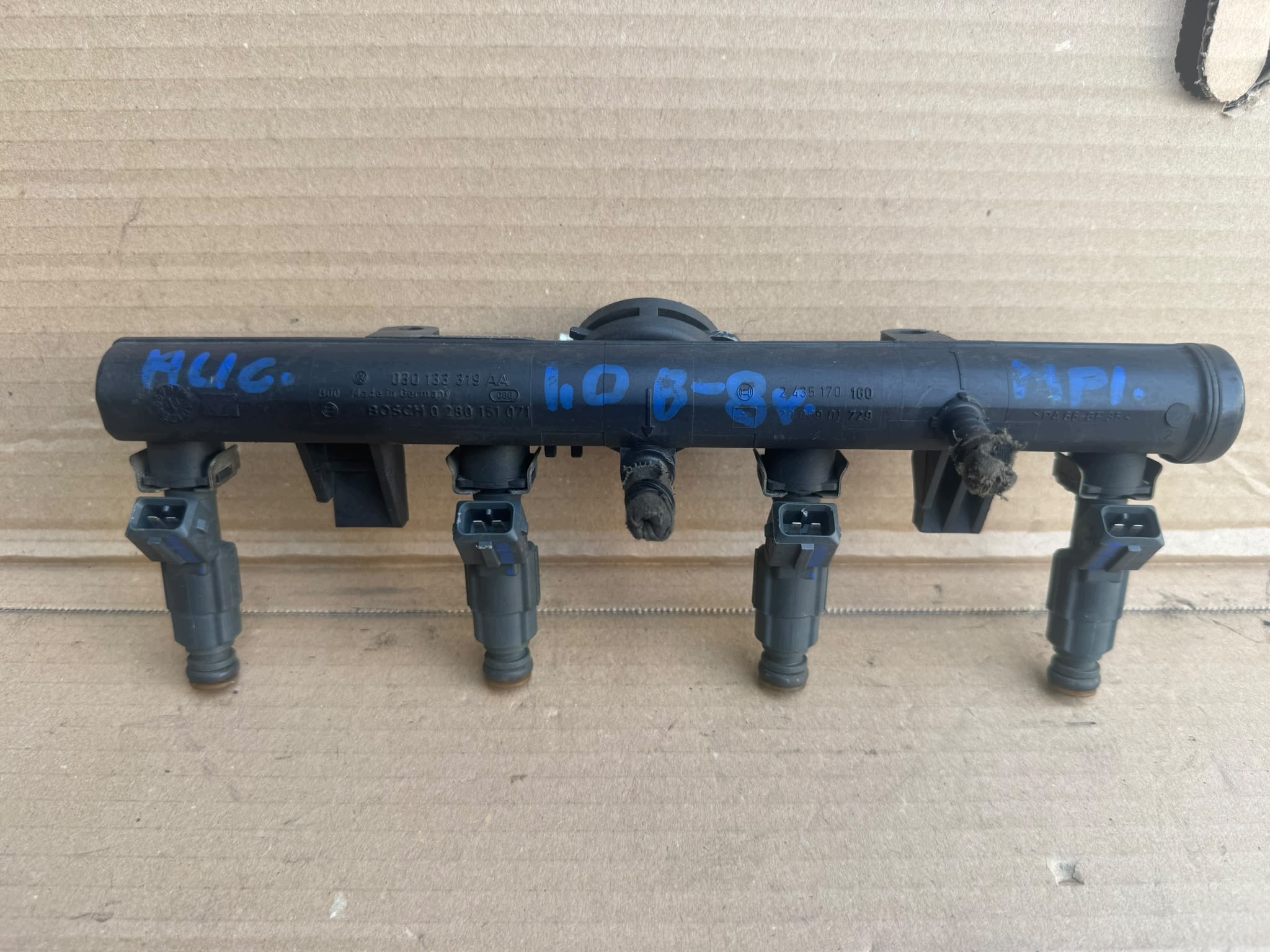 OEM 030133319AA Inspuitrail voor Seat Ibiza III 1.4
