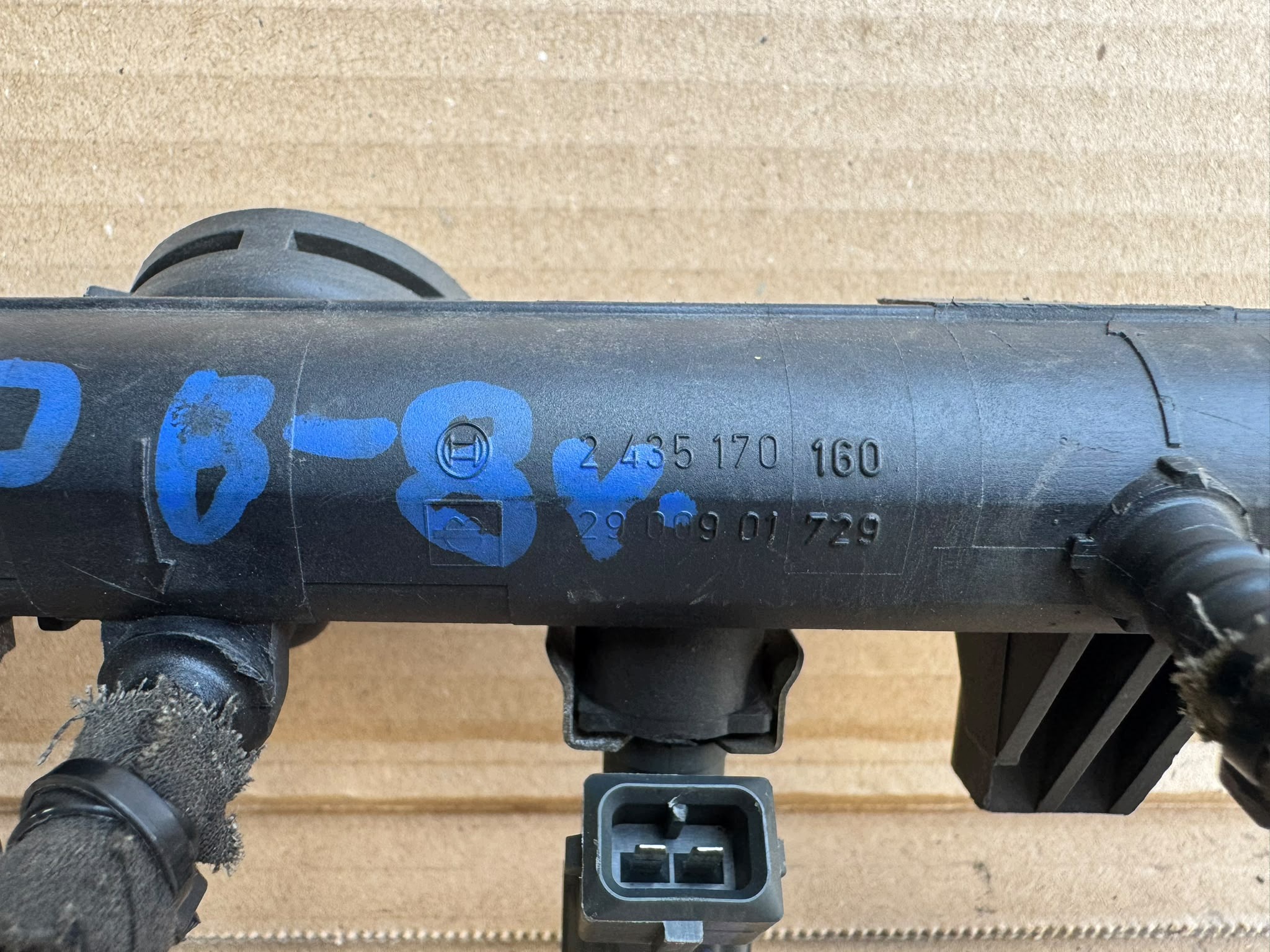 OEM 030133319AA Rail de inyección para Seat Ibiza III 1.4 image 4