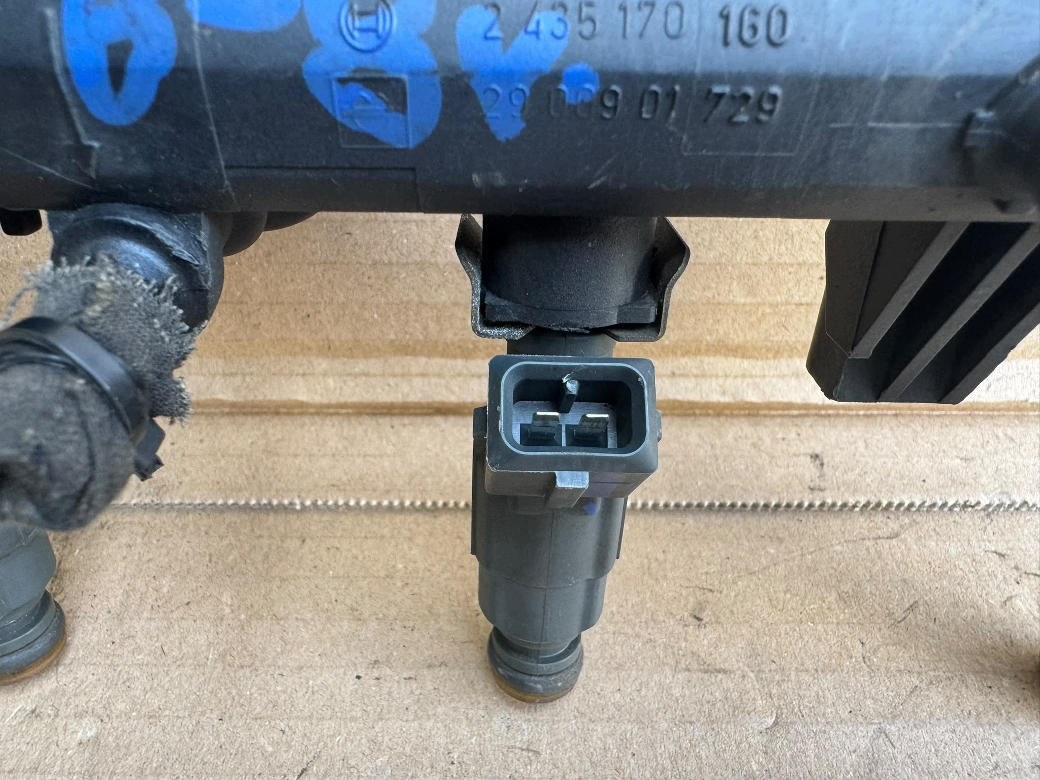 OEM 030133319AA Rail de inyección para Seat Ibiza III 1.4 image 5