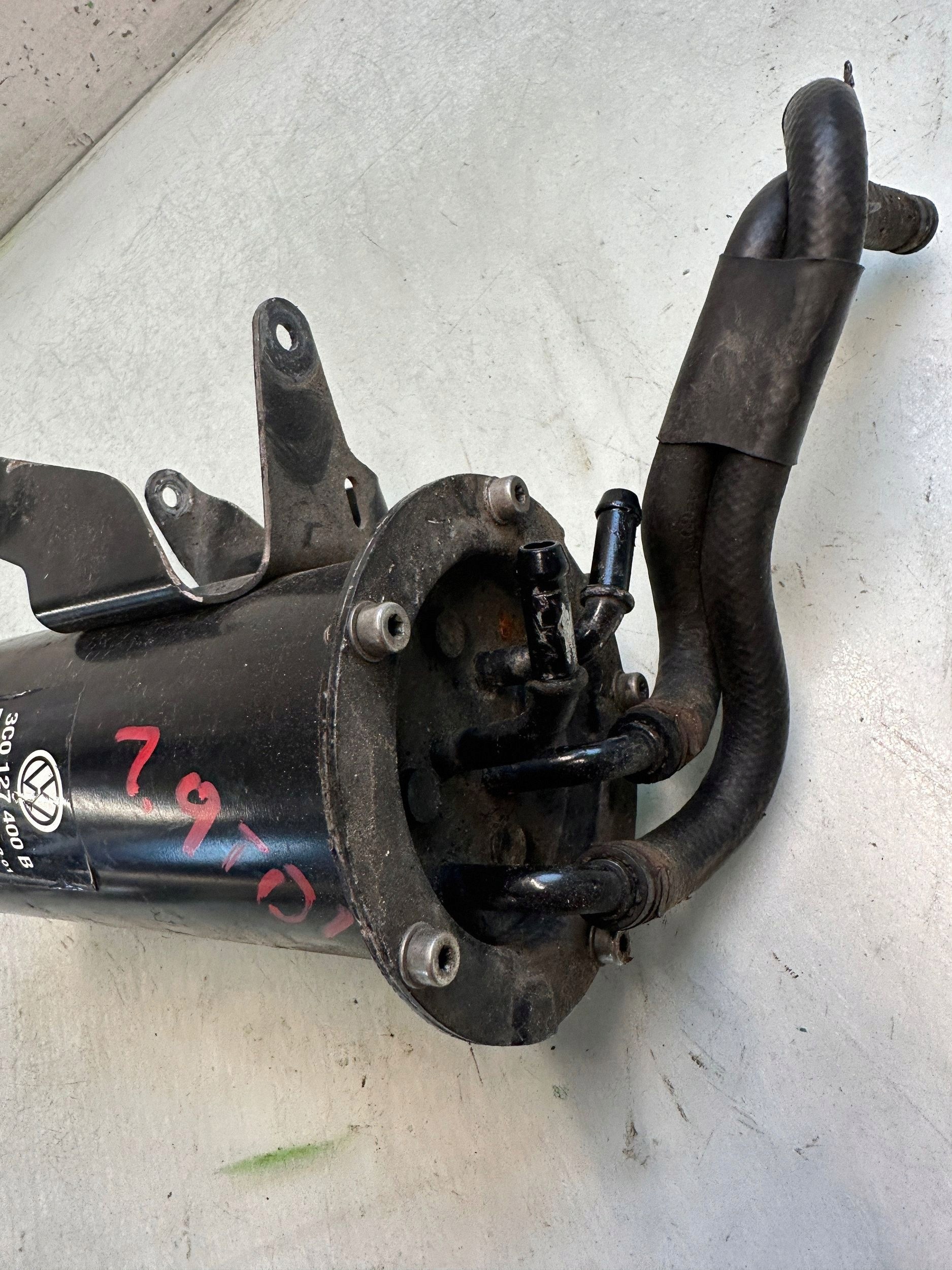SEAT Polttoainesuodattimen Kotelo OEM 3C0127400B Käytetty