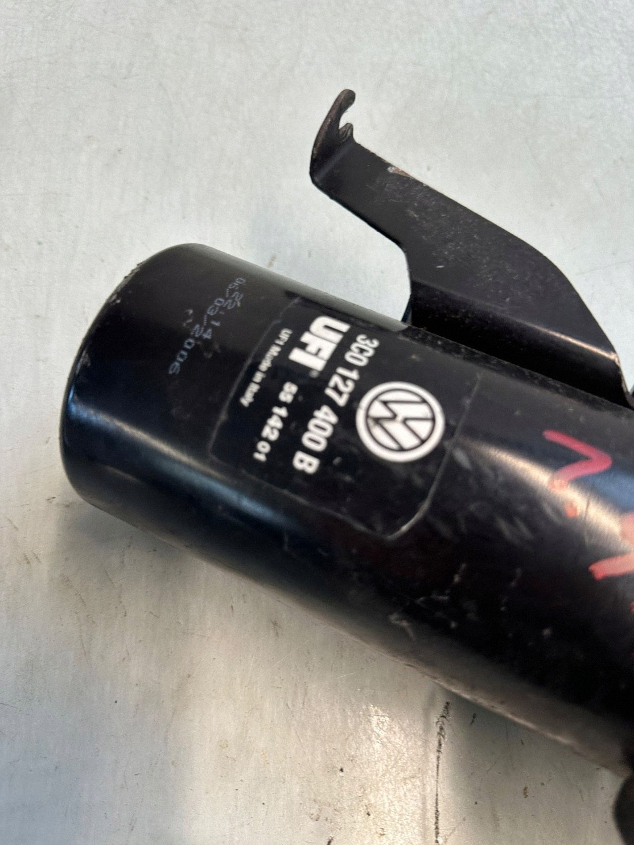 Carcaça Filtro Combustível SEAT OEM 3C0127400B Usado image 3